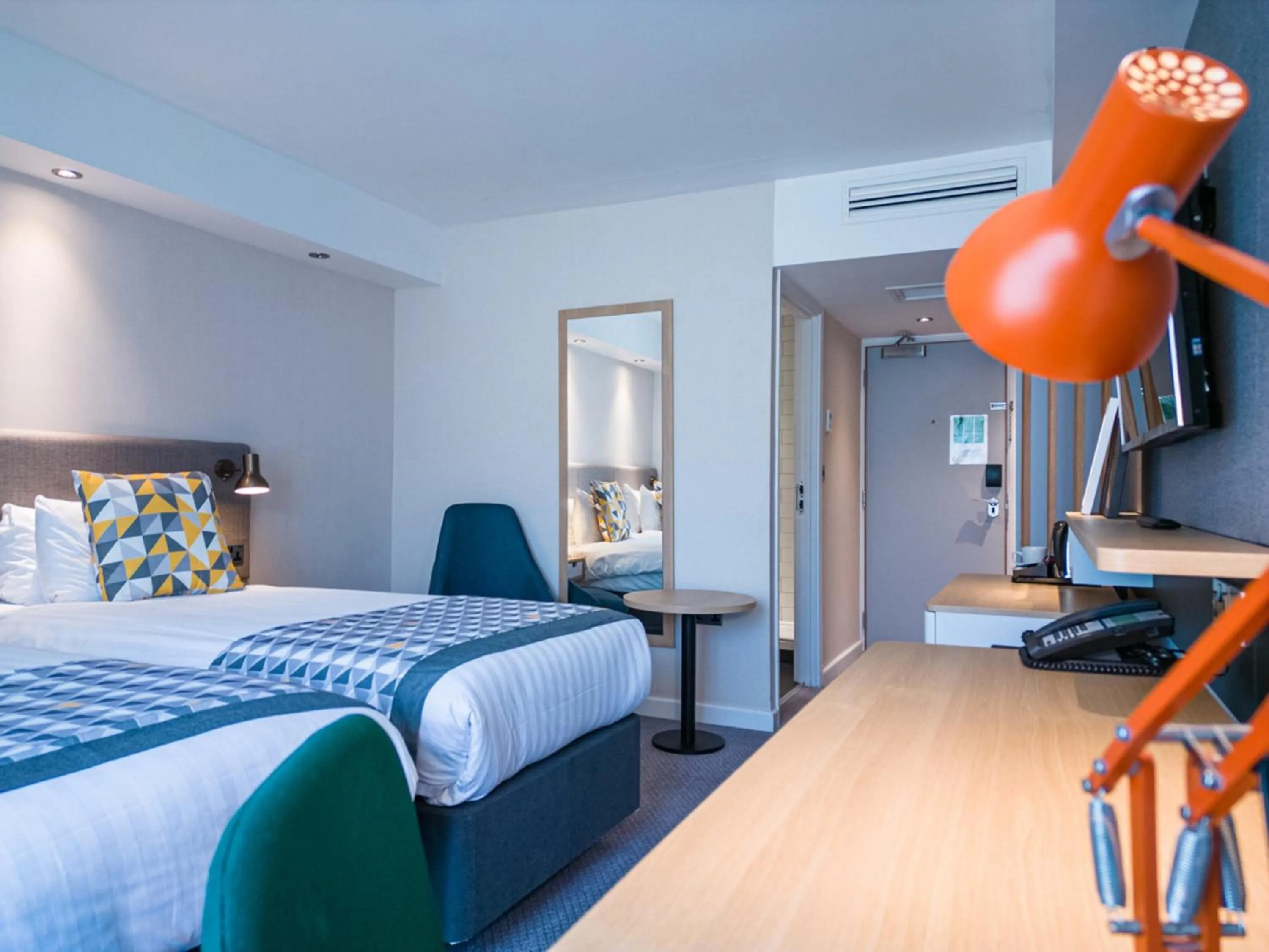 Photo of the whole room, Bed in Holiday Inn Mansfield Alfreton M1 Jct 28 by IHG