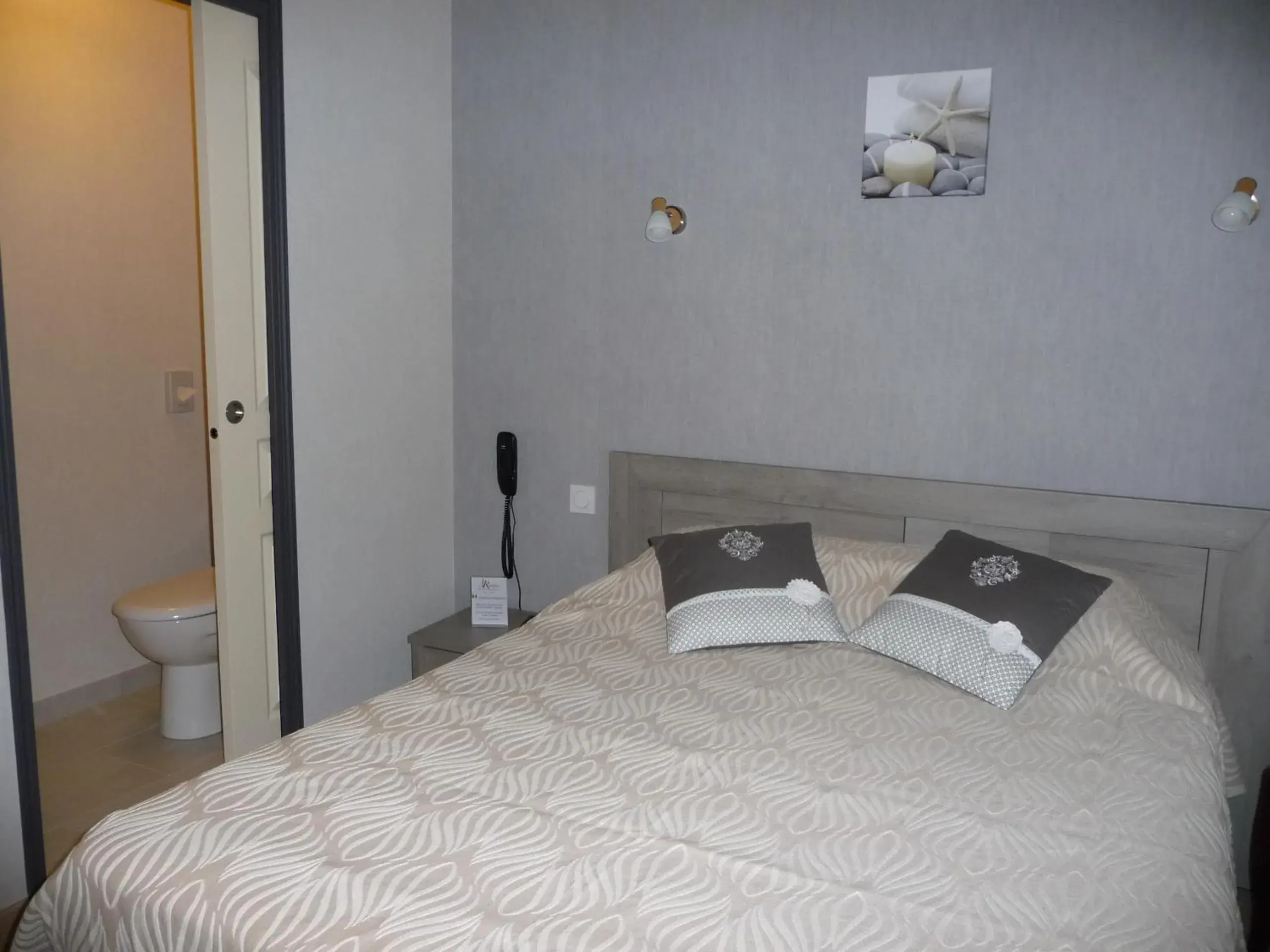 Standard Double Room in Logis Hotel et restaurant Auberge Le Ratelier Standard Double Room in Logis Hotel et restaurant Auberge Le Ratelier