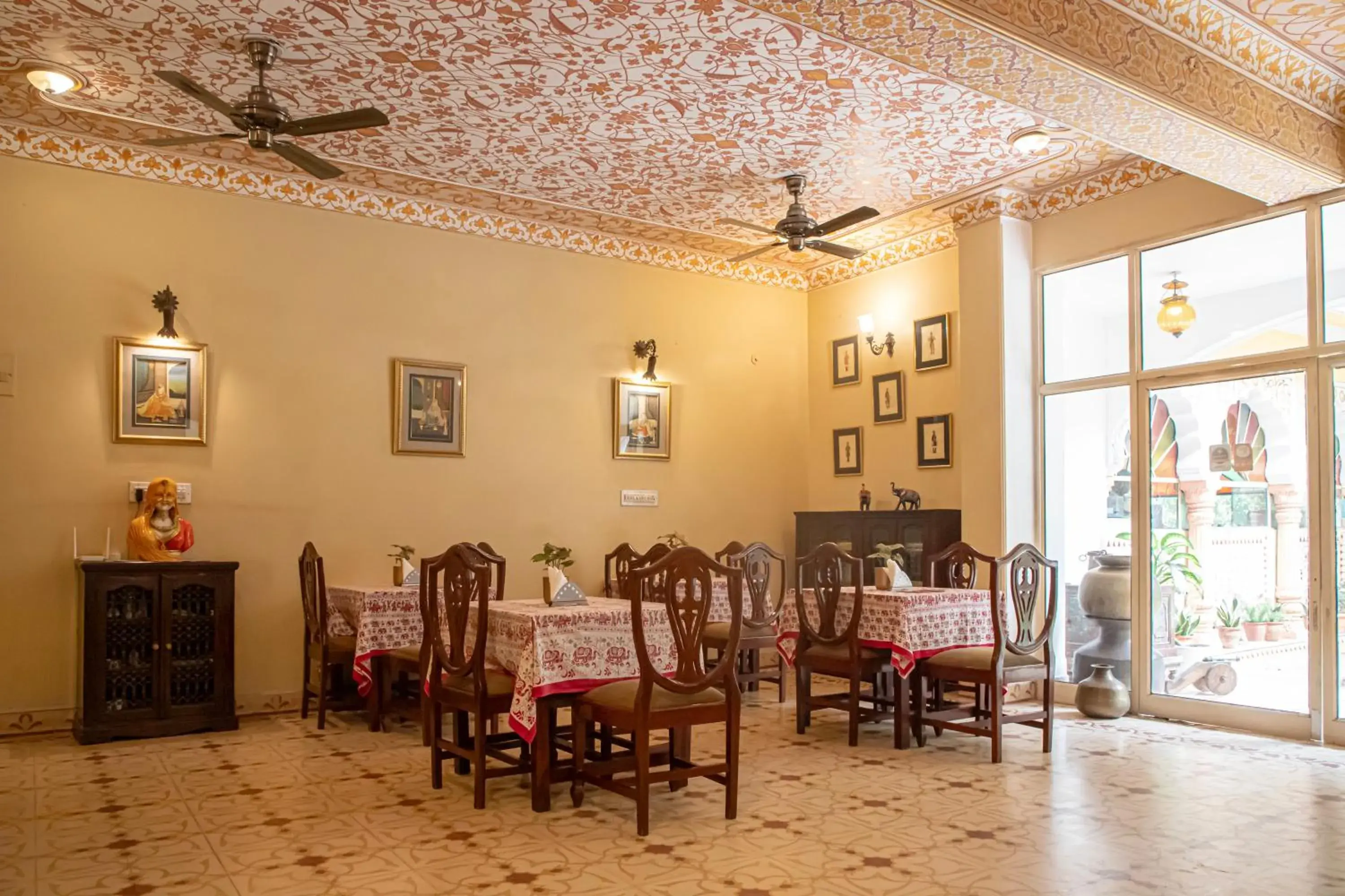 Restaurant/places to eat in Anuraag Villa Restaurant/places to eat in Anuraag Villa