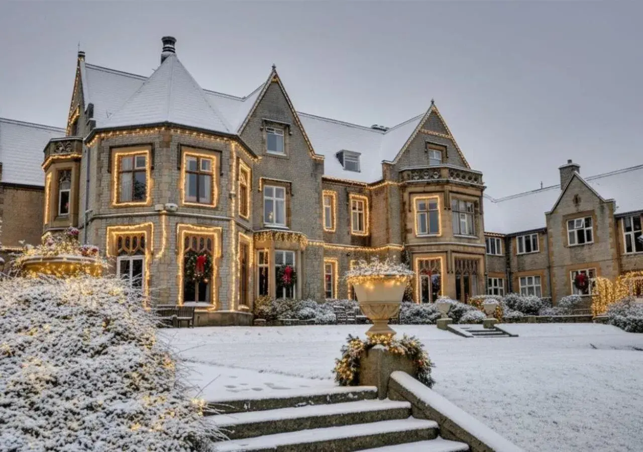 Property building in Mercure Sheffield Kenwood Hall & Spa Property building in Mercure Sheffield Kenwood Hall & Spa