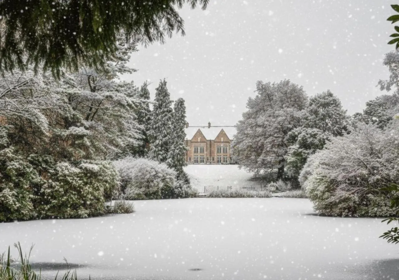 Property building in Mercure Sheffield Kenwood Hall & Spa