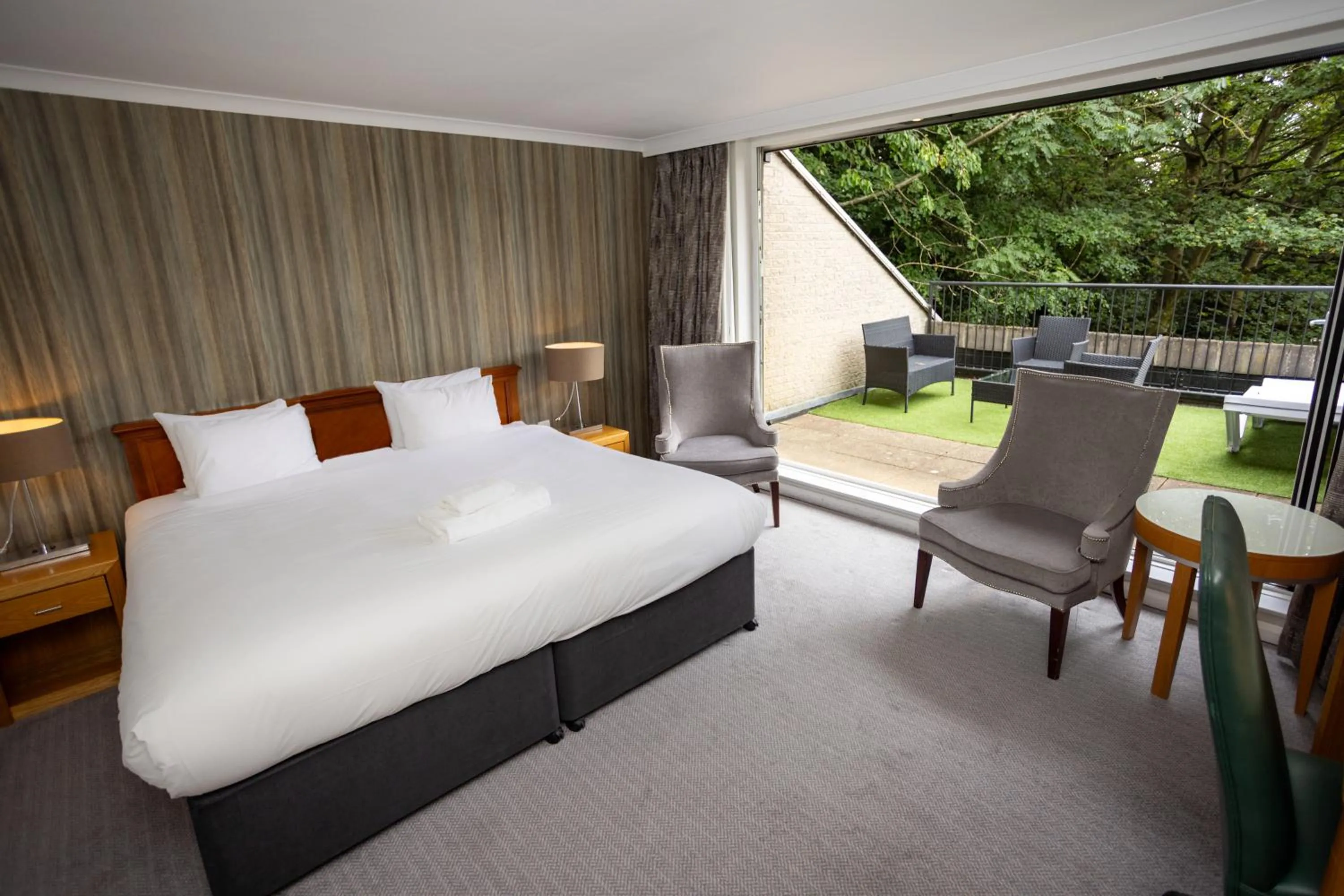 Patio, Bed in Mercure Sheffield Kenwood Hall & Spa