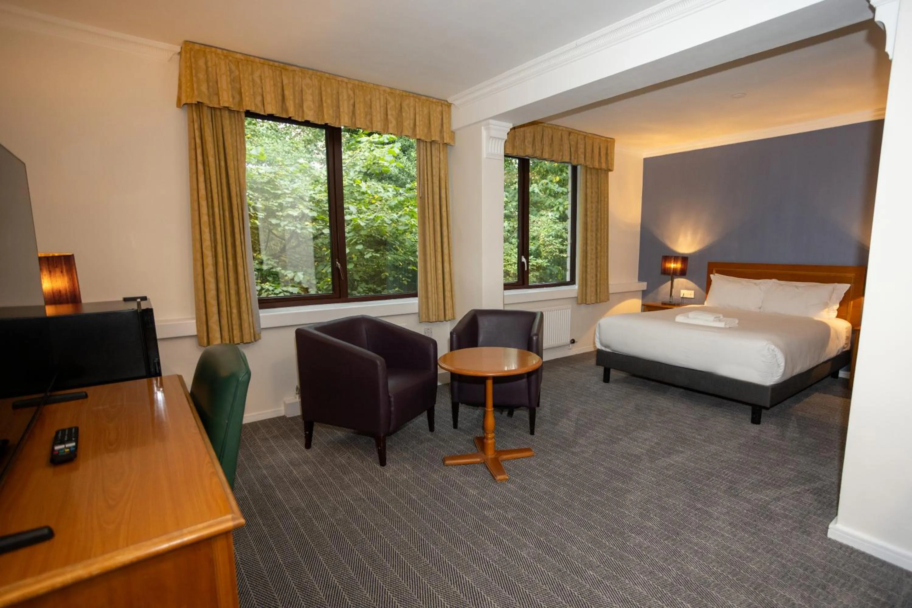 Bed in Mercure Sheffield Kenwood Hall & Spa