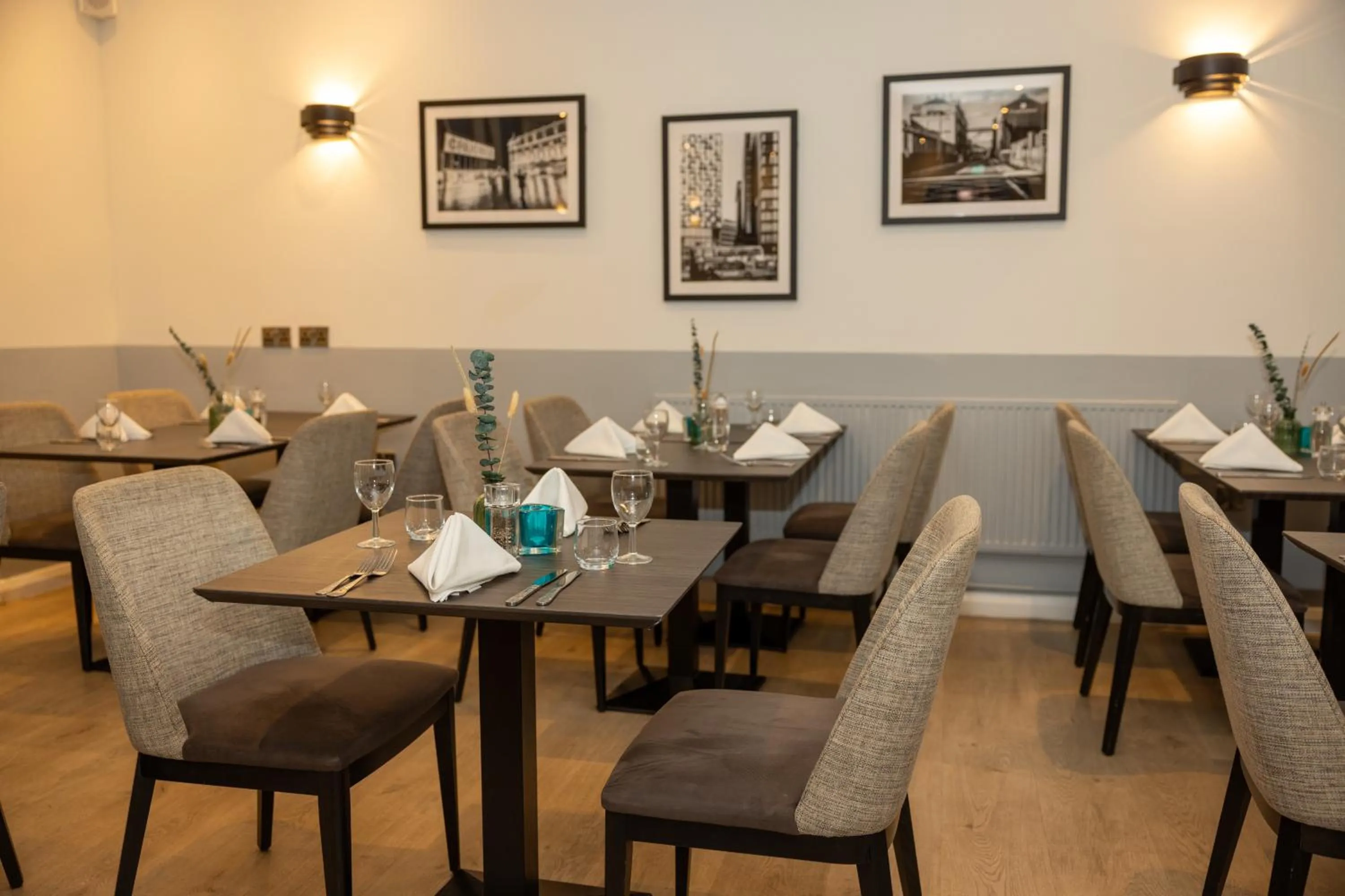 Restaurant/places to eat in Mercure Sheffield Kenwood Hall & Spa