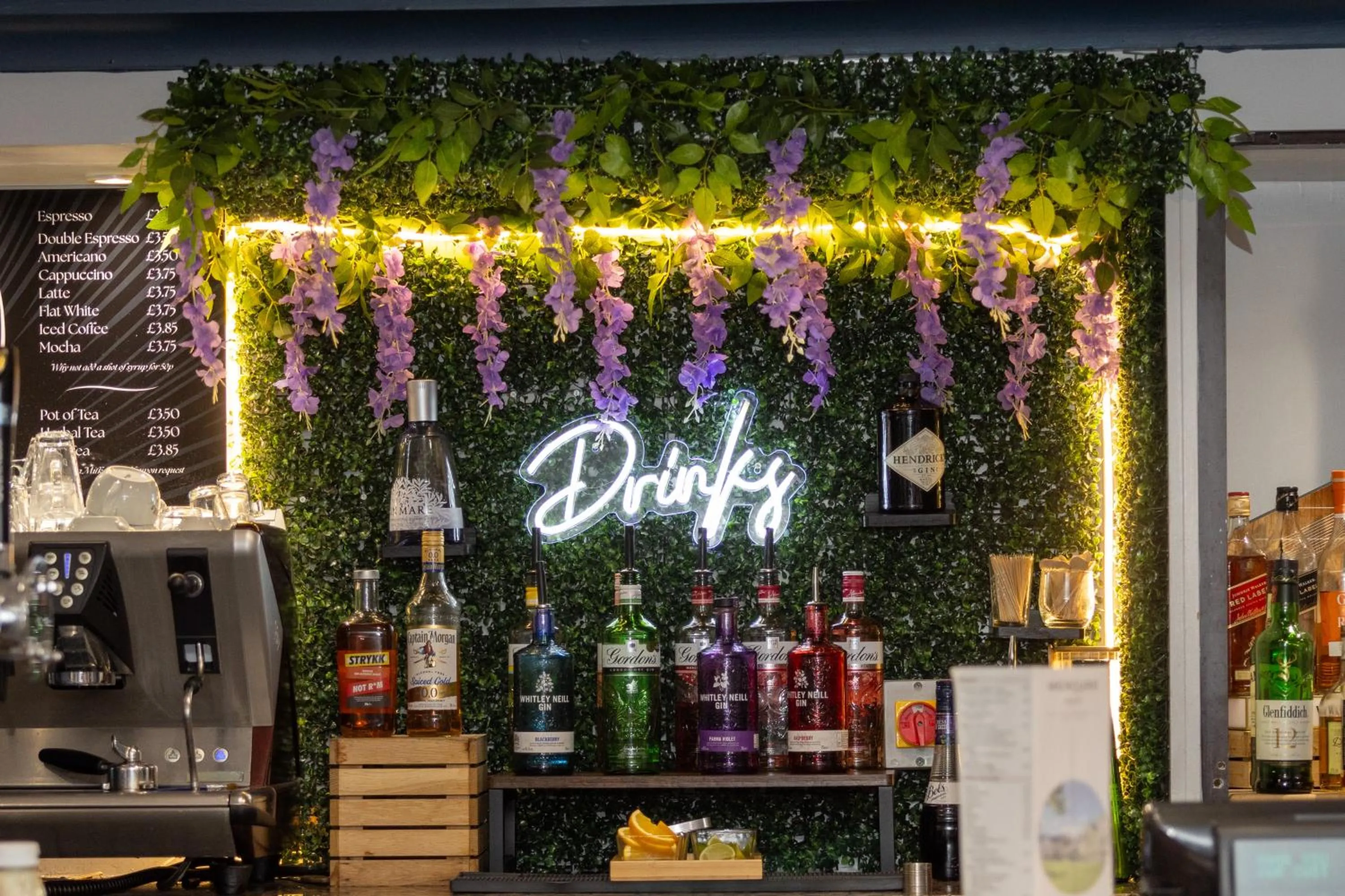 Lounge or bar in Mercure Sheffield Kenwood Hall & Spa