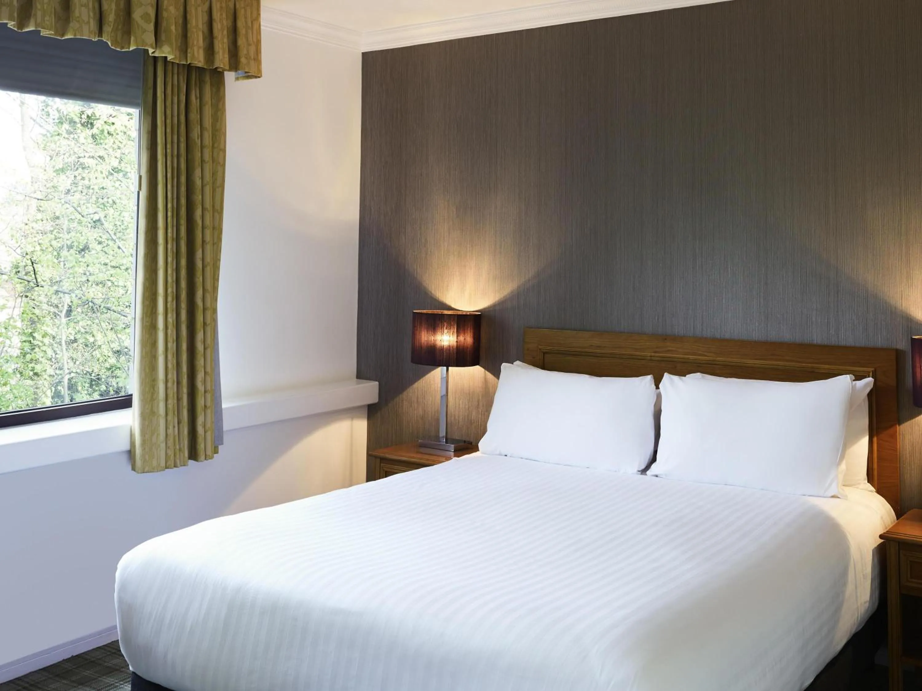 Bedroom, Bed in Mercure Sheffield Kenwood Hall & Spa