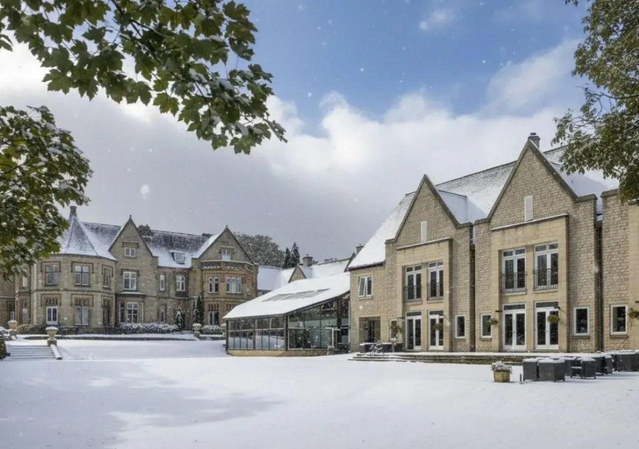 Property building in Mercure Sheffield Kenwood Hall & Spa Property building in Mercure Sheffield Kenwood Hall & Spa
