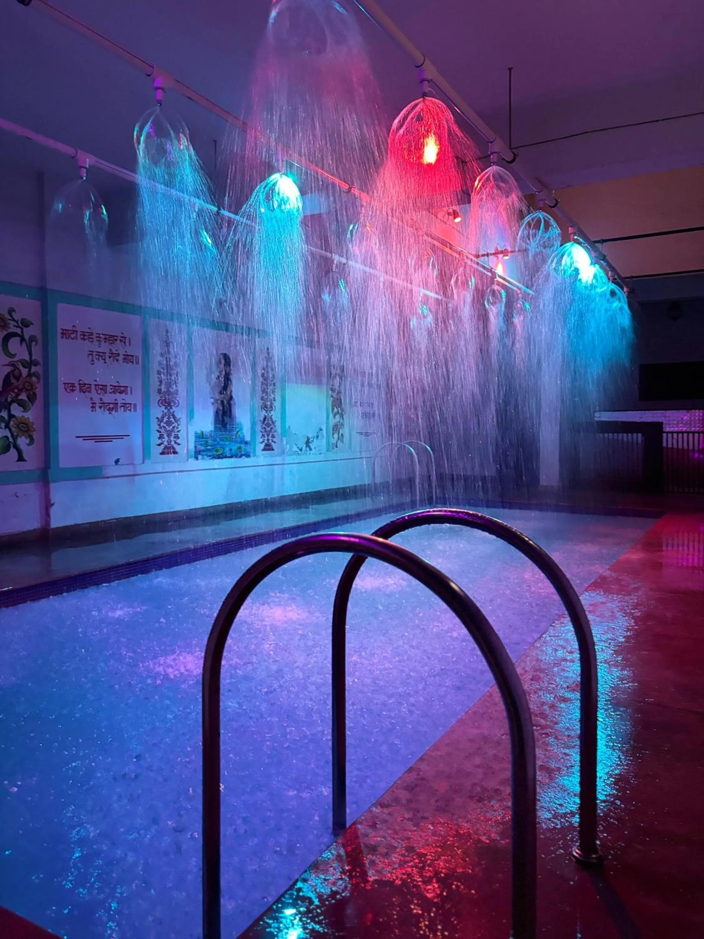 Swimming pool in Rani Mahal Hotel