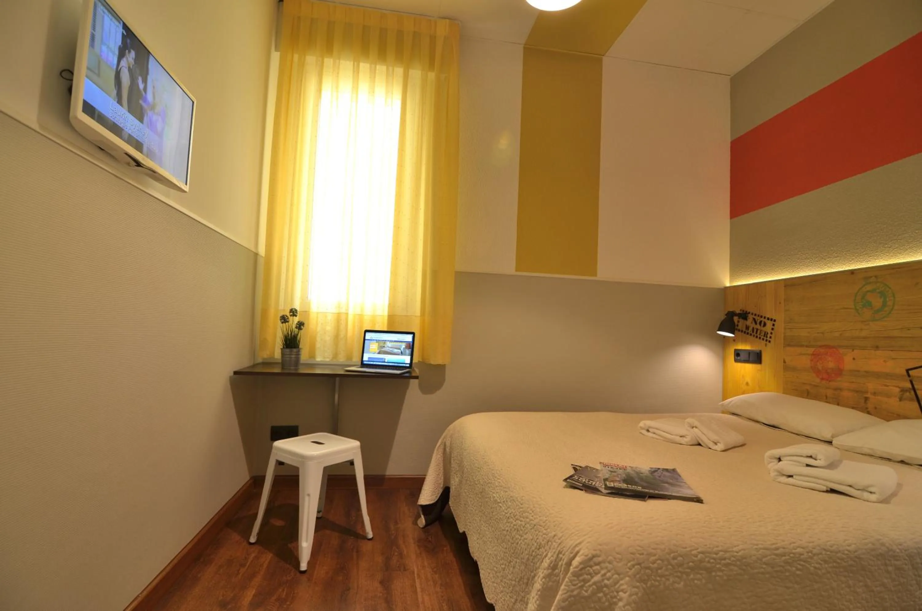 Bedroom, Bed in Far Home Atocha