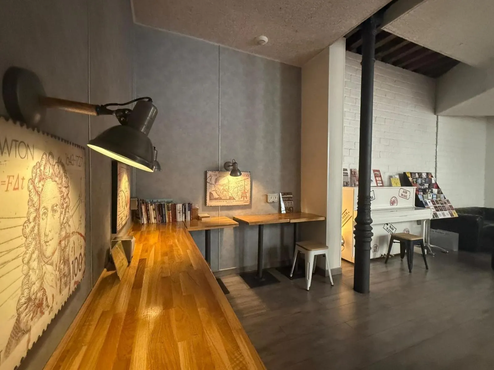 Seating area in Far Home Atocha