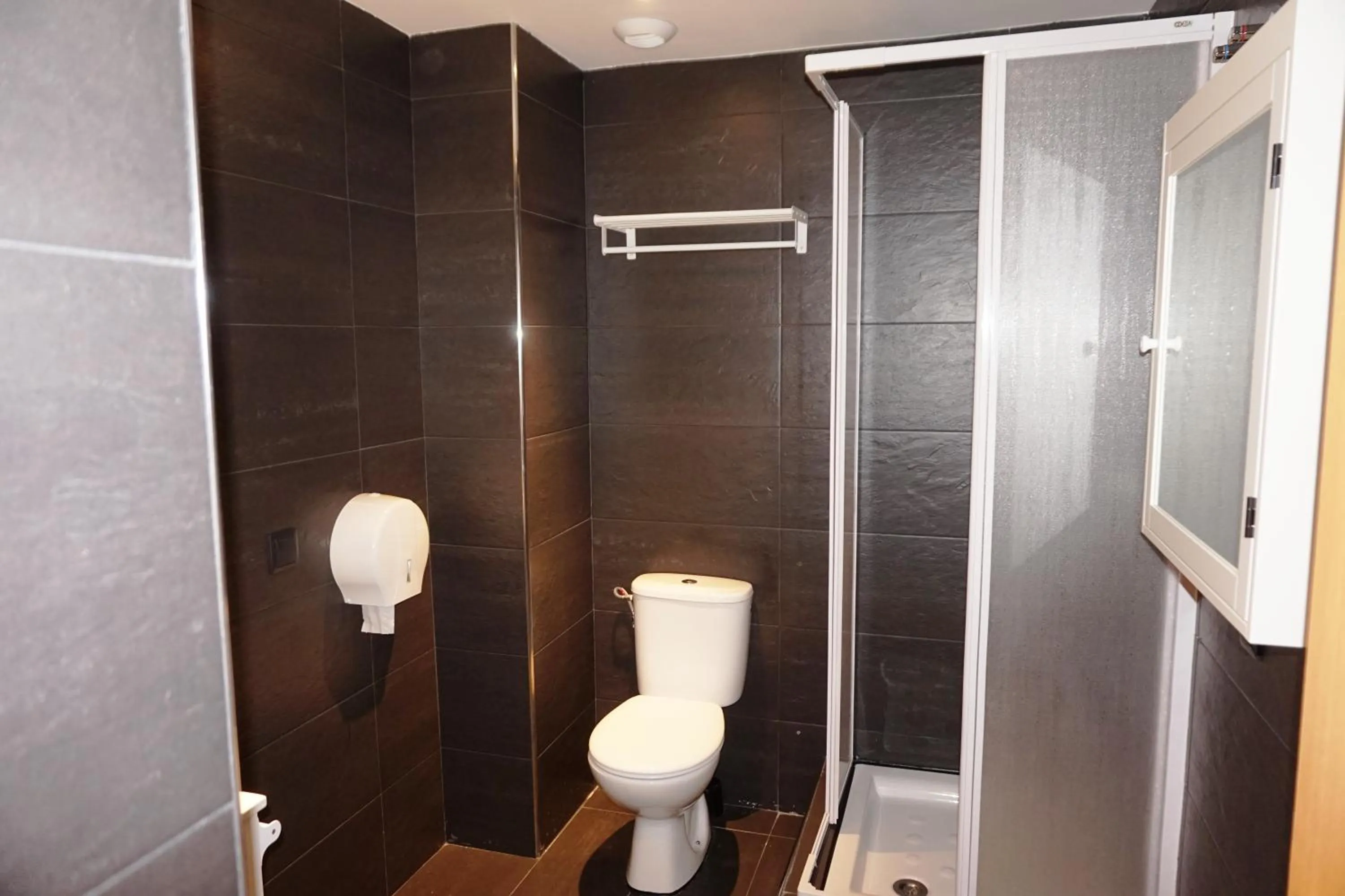 Shower in Far Home Atocha