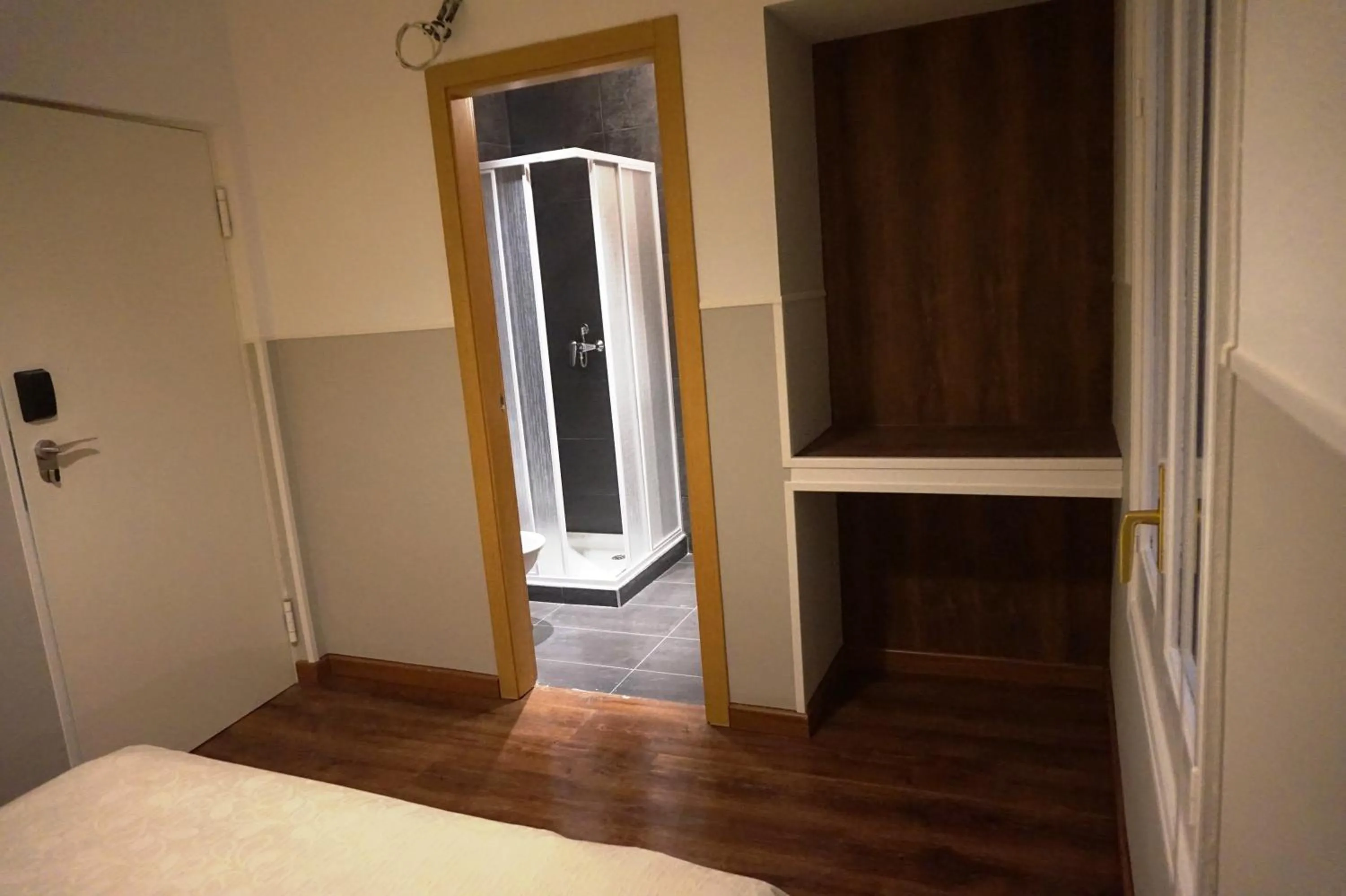 Bathroom, Bed in Far Home Atocha