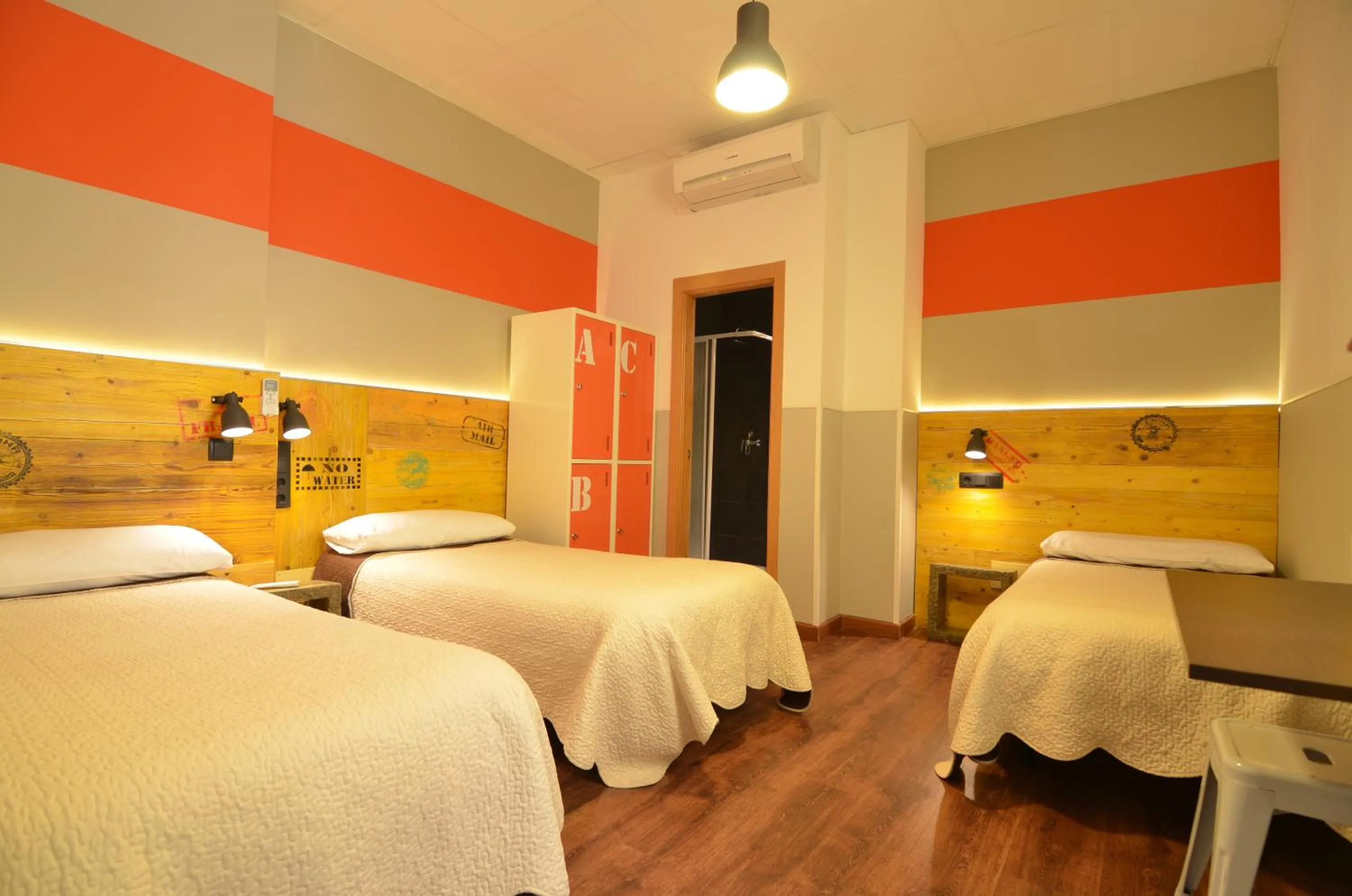 Bathroom, Bed in Far Home Atocha