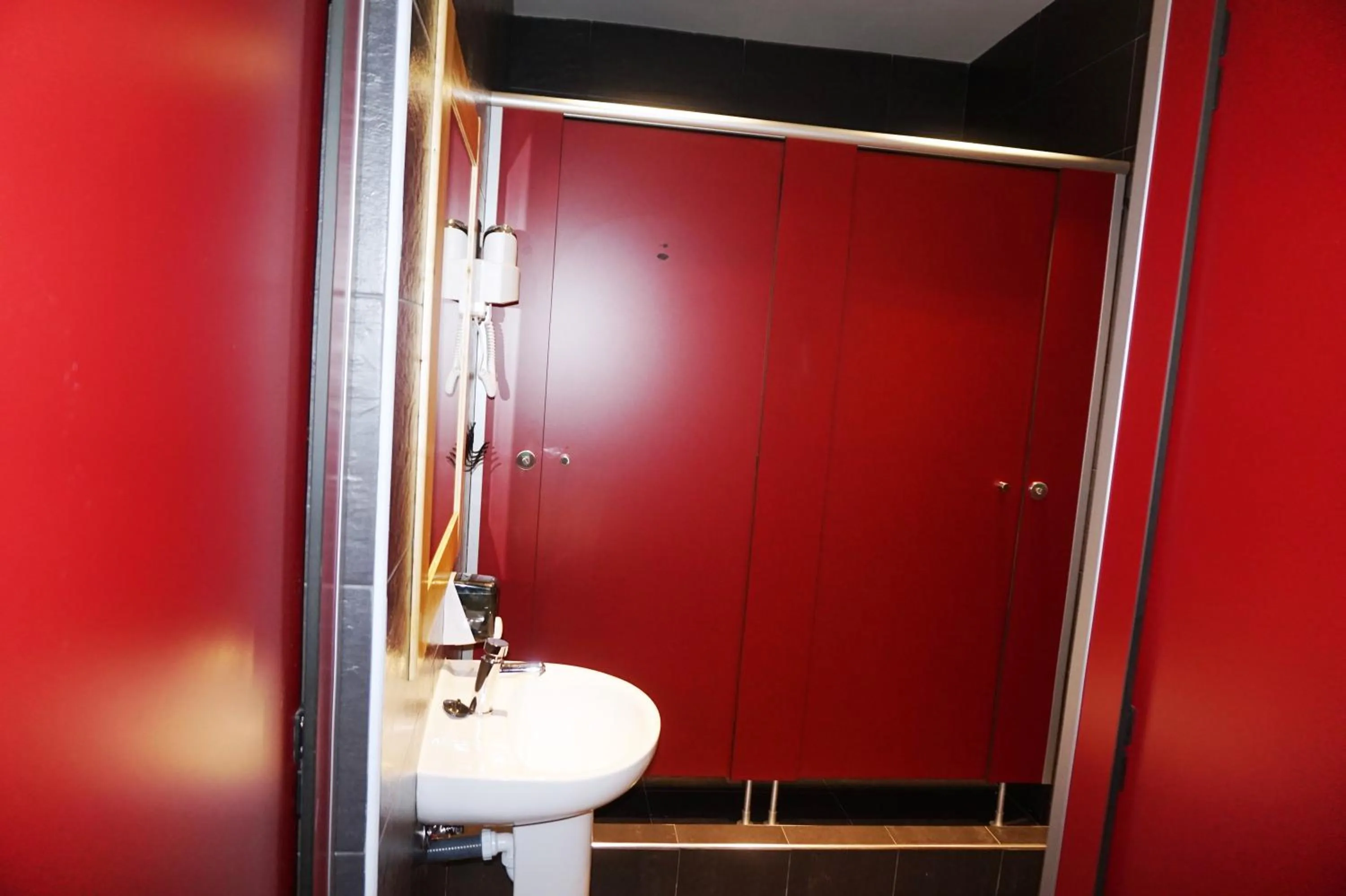 Public Bath in Far Home Atocha