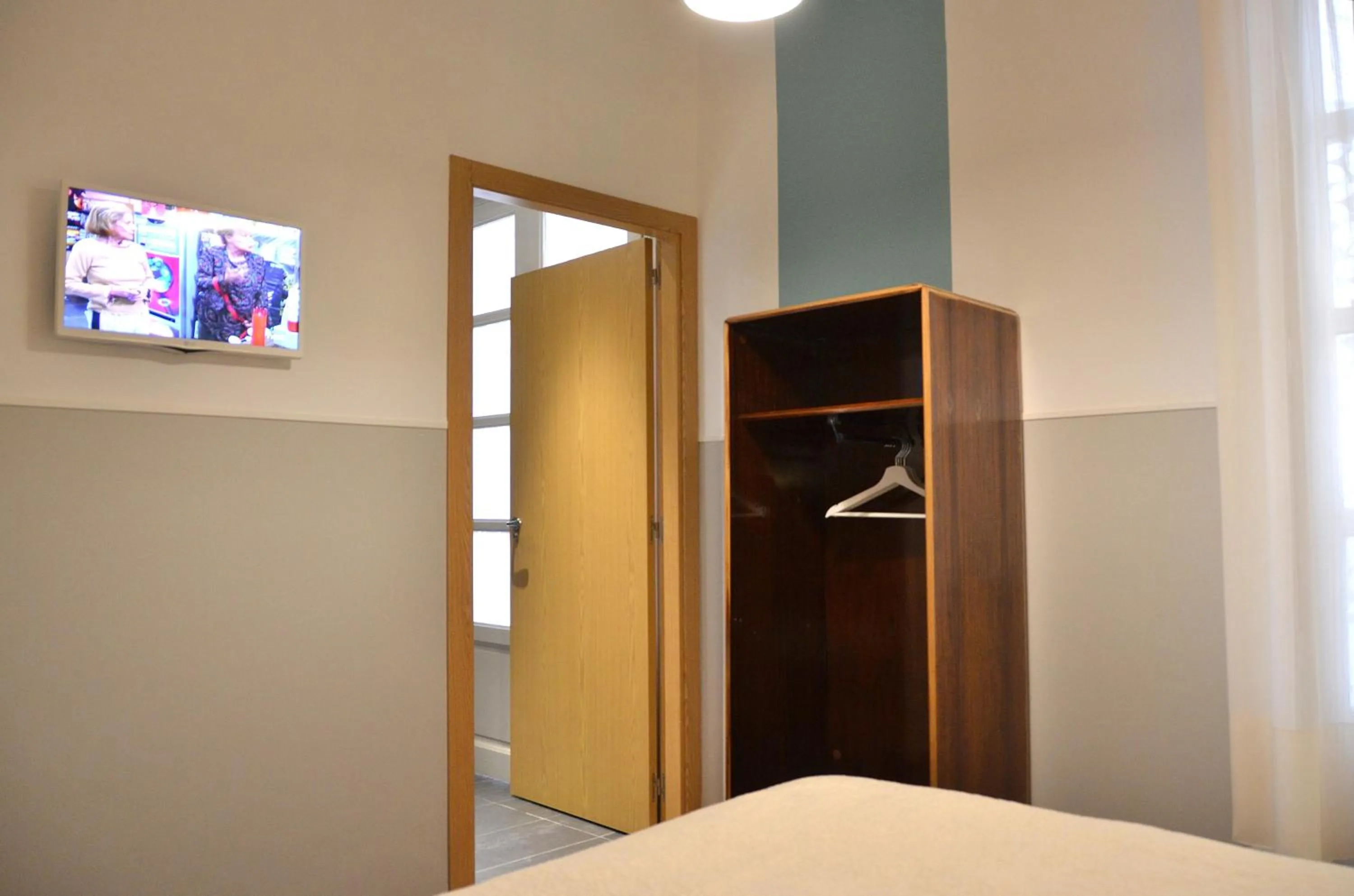 Bedroom, Bed in Far Home Atocha