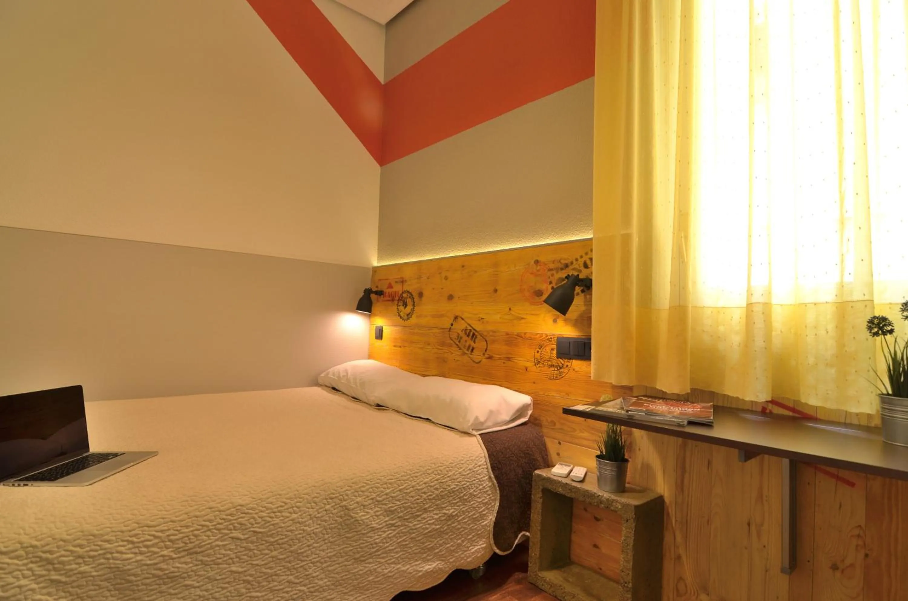 Bedroom, Bed in Far Home Atocha