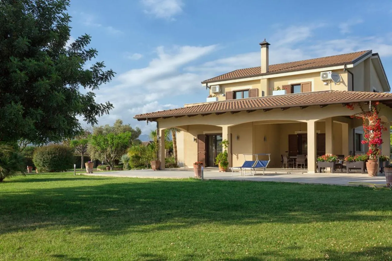 Garden view in B&B Samilu'
