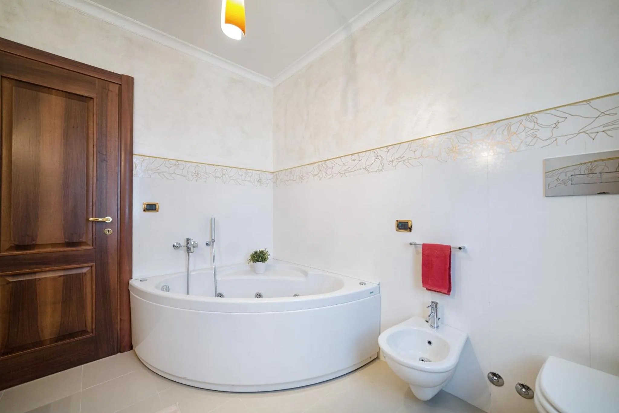 Hot Tub in B&B Samilu'