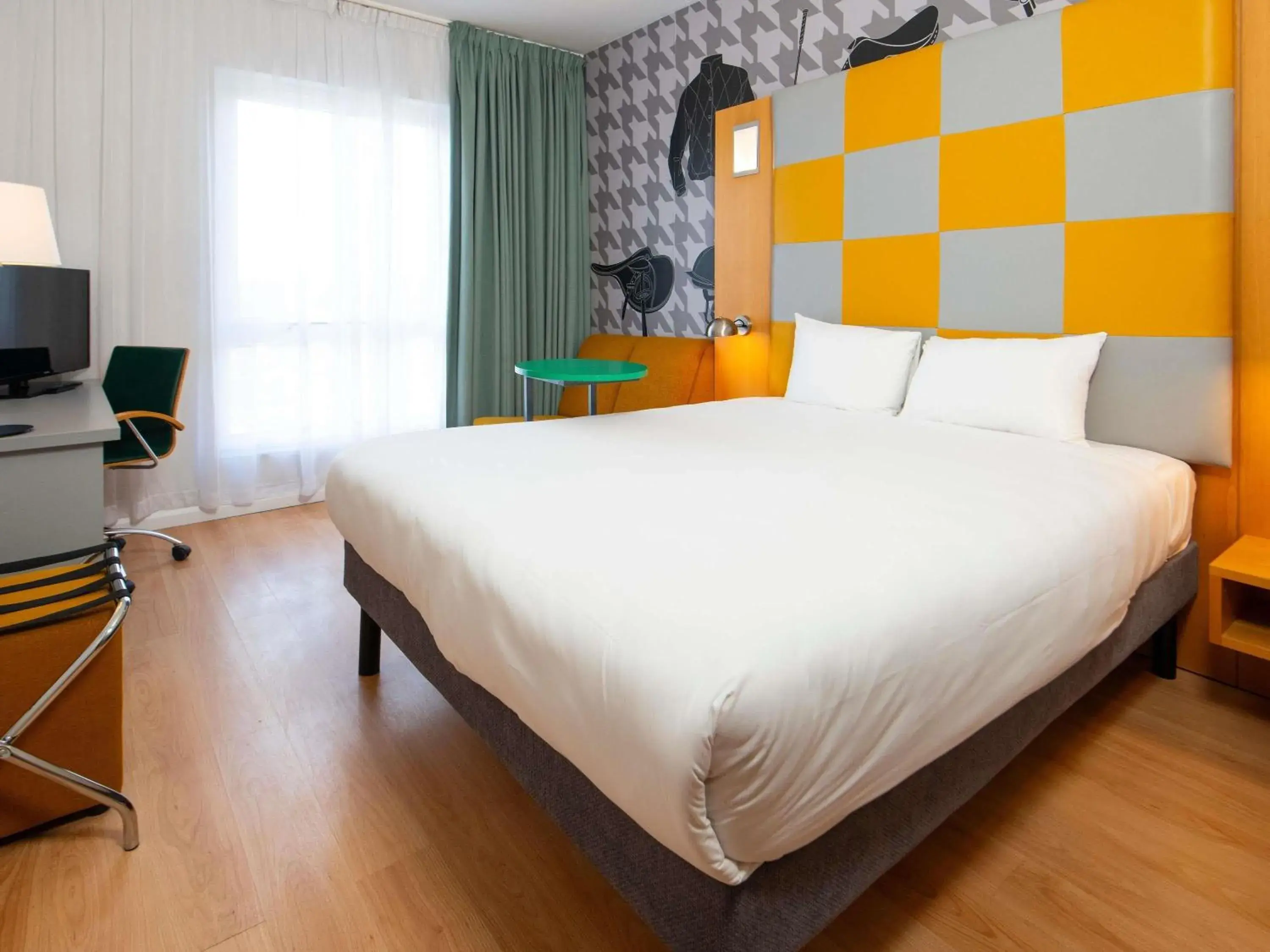 Property building, Bed in ibis Styles Haydock Property building, Bed in ibis Styles Haydock