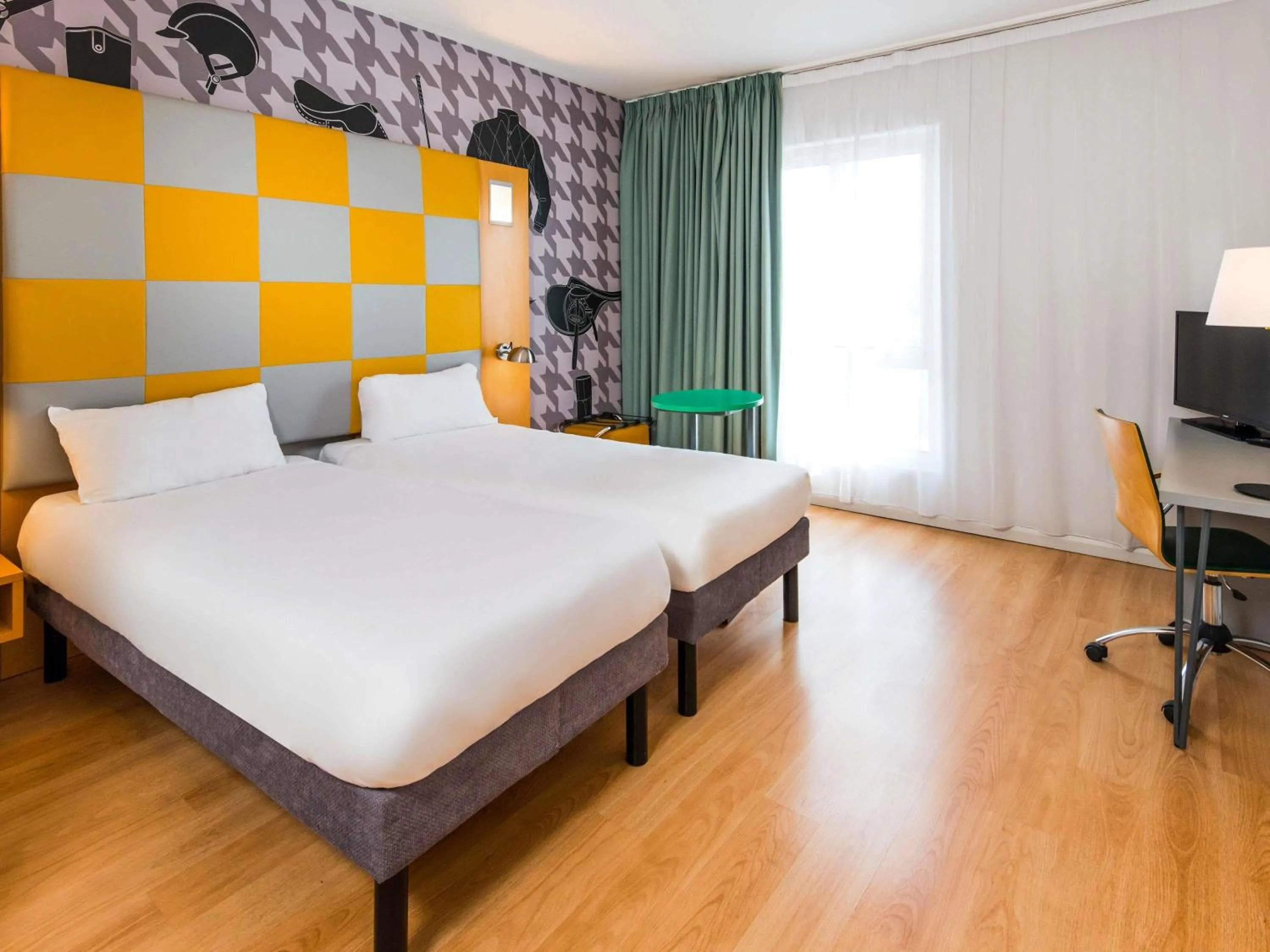 Bedroom, Bed in ibis Styles Haydock