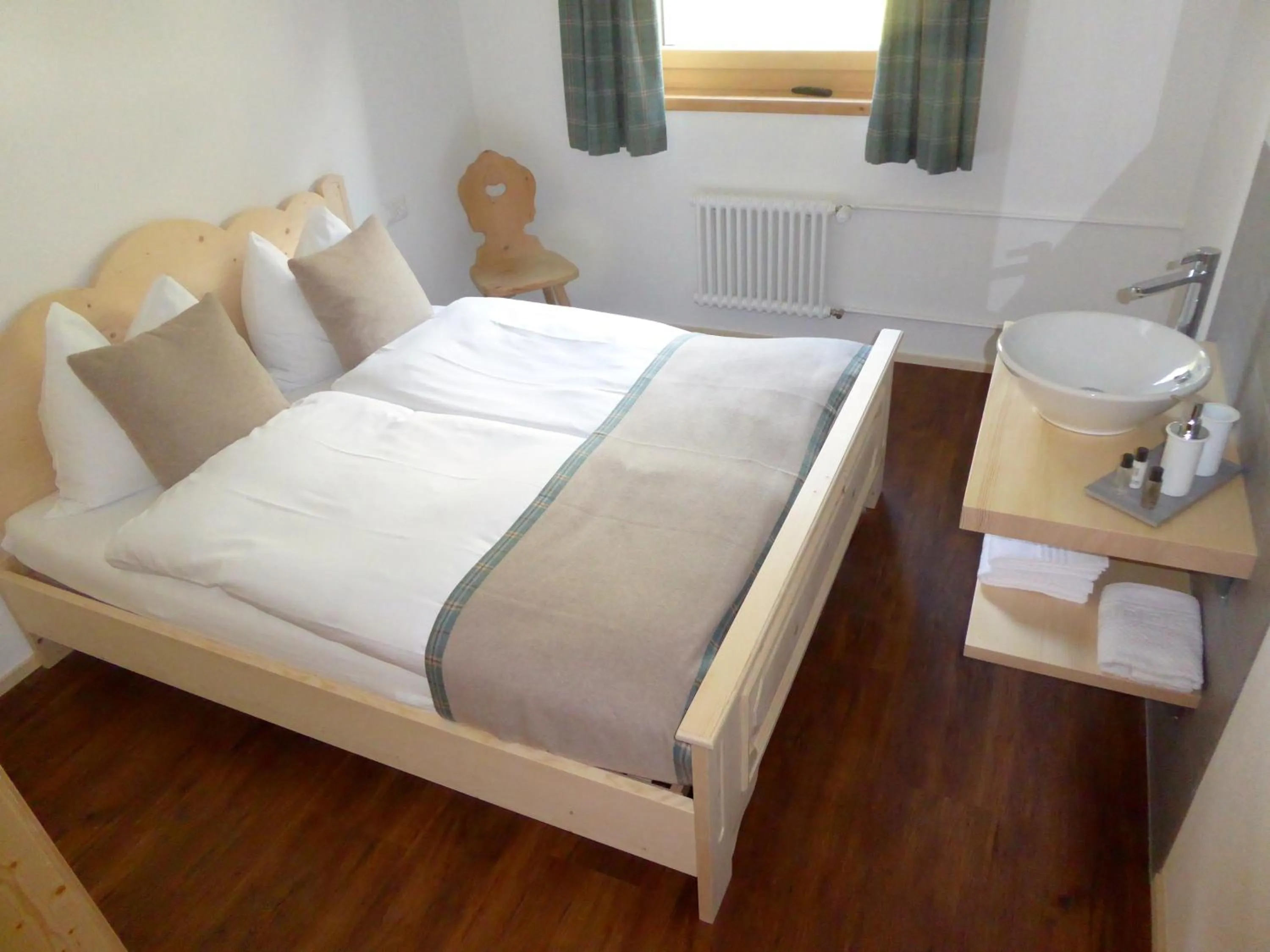 Photo of the whole room, Bed in Hotel Roseg-Gletscher