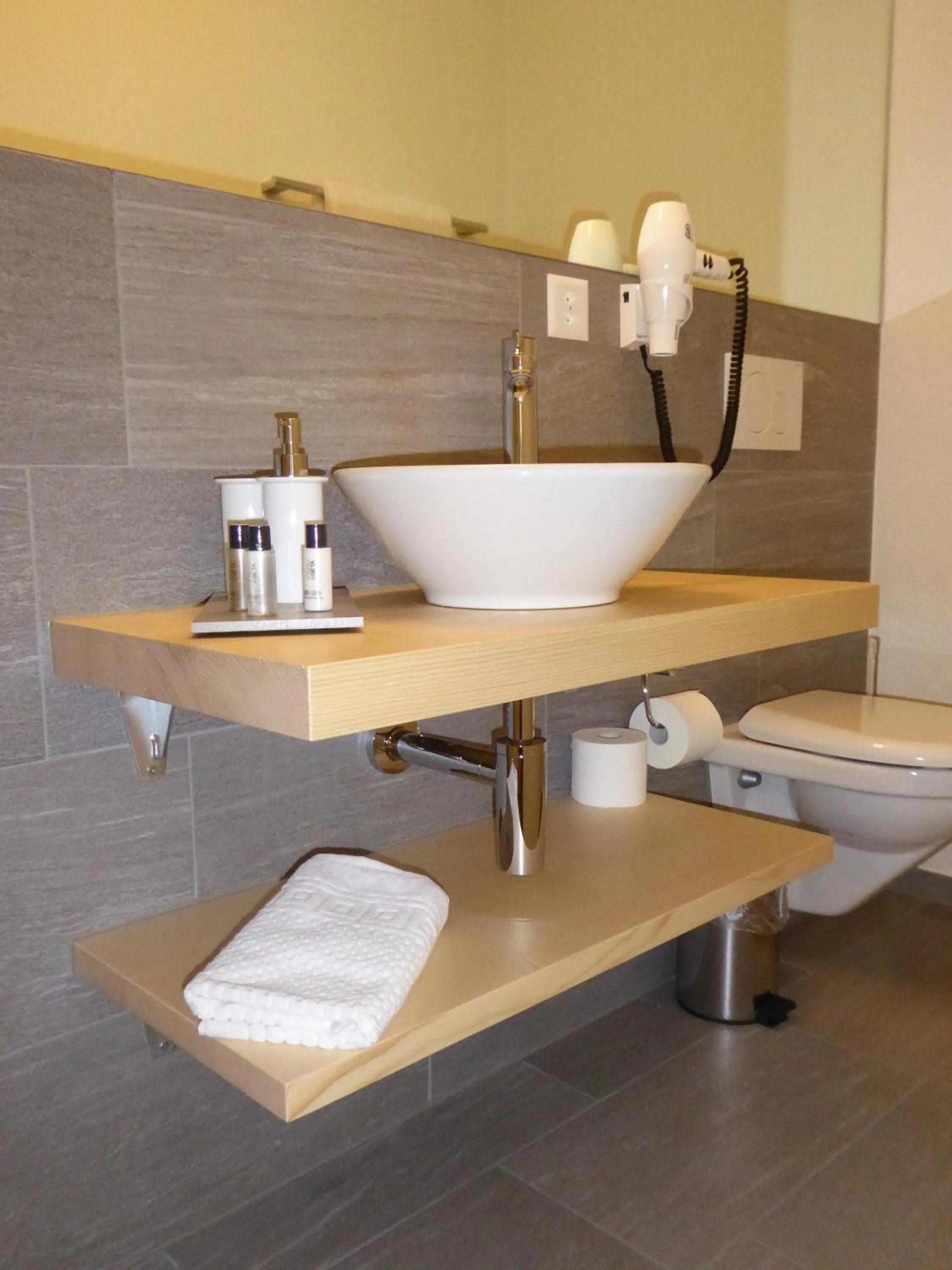 Photo of the whole room in Hotel Roseg-Gletscher