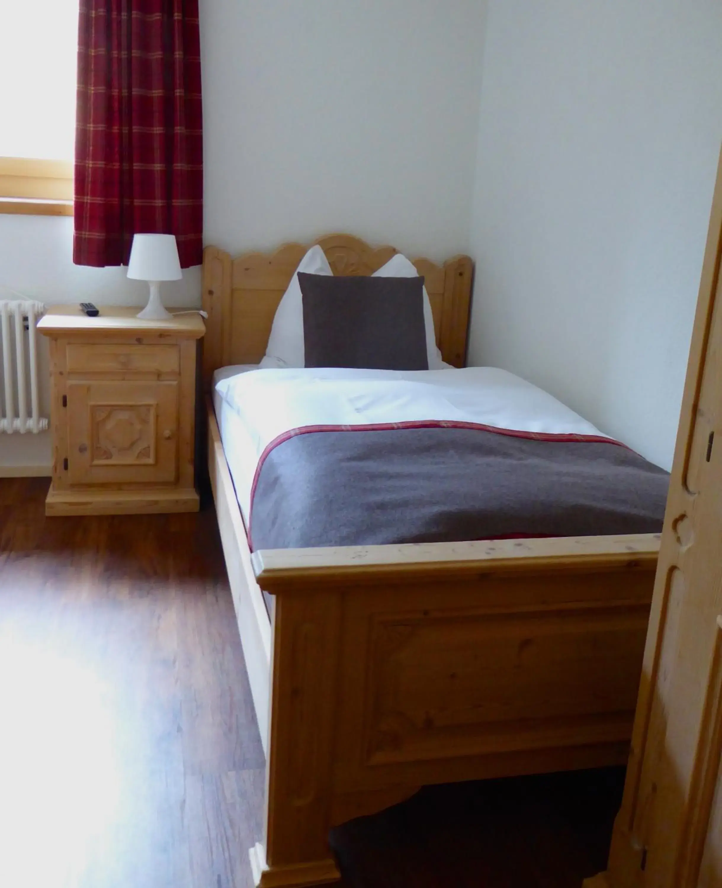 Single Room with Shared Bathroom in Hotel Roseg-Gletscher Single Room with Shared Bathroom in Hotel Roseg-Gletscher