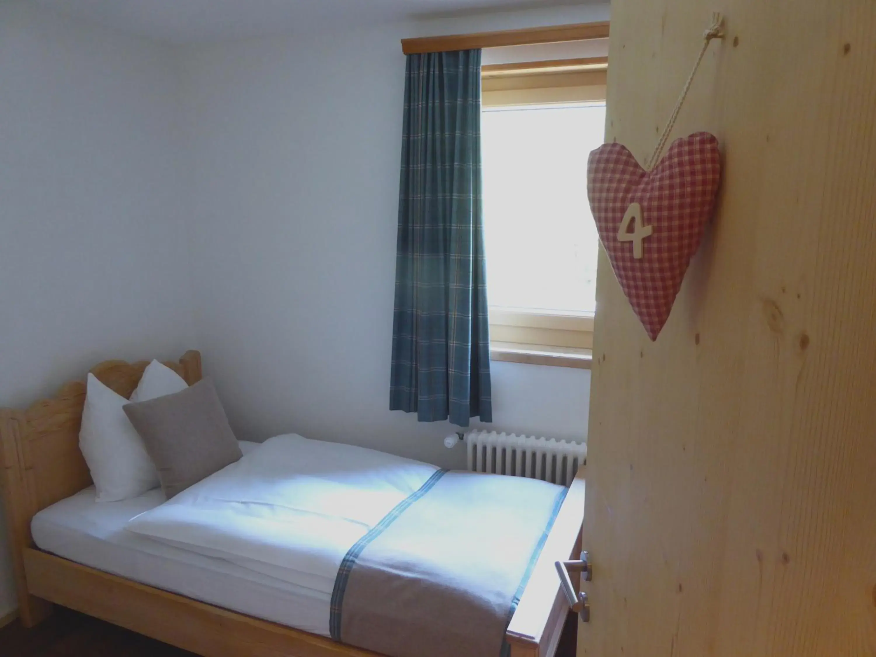 Single Room with Mountain View in Hotel Roseg-Gletscher Single Room with Mountain View in Hotel Roseg-Gletscher