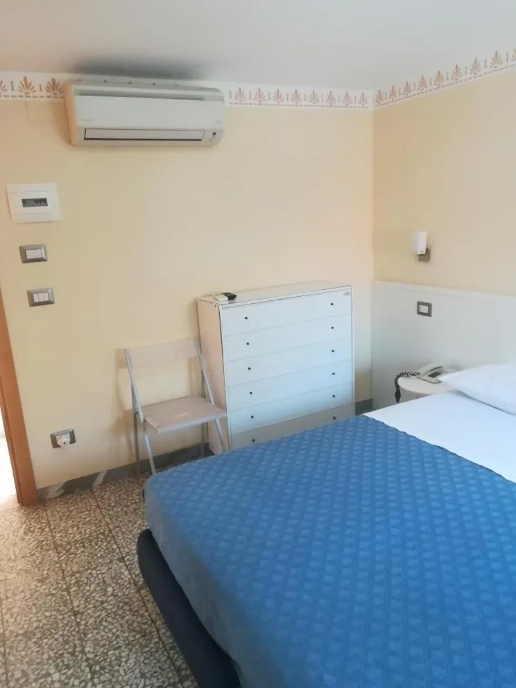 Bedroom, Bed in Hotel Centrale