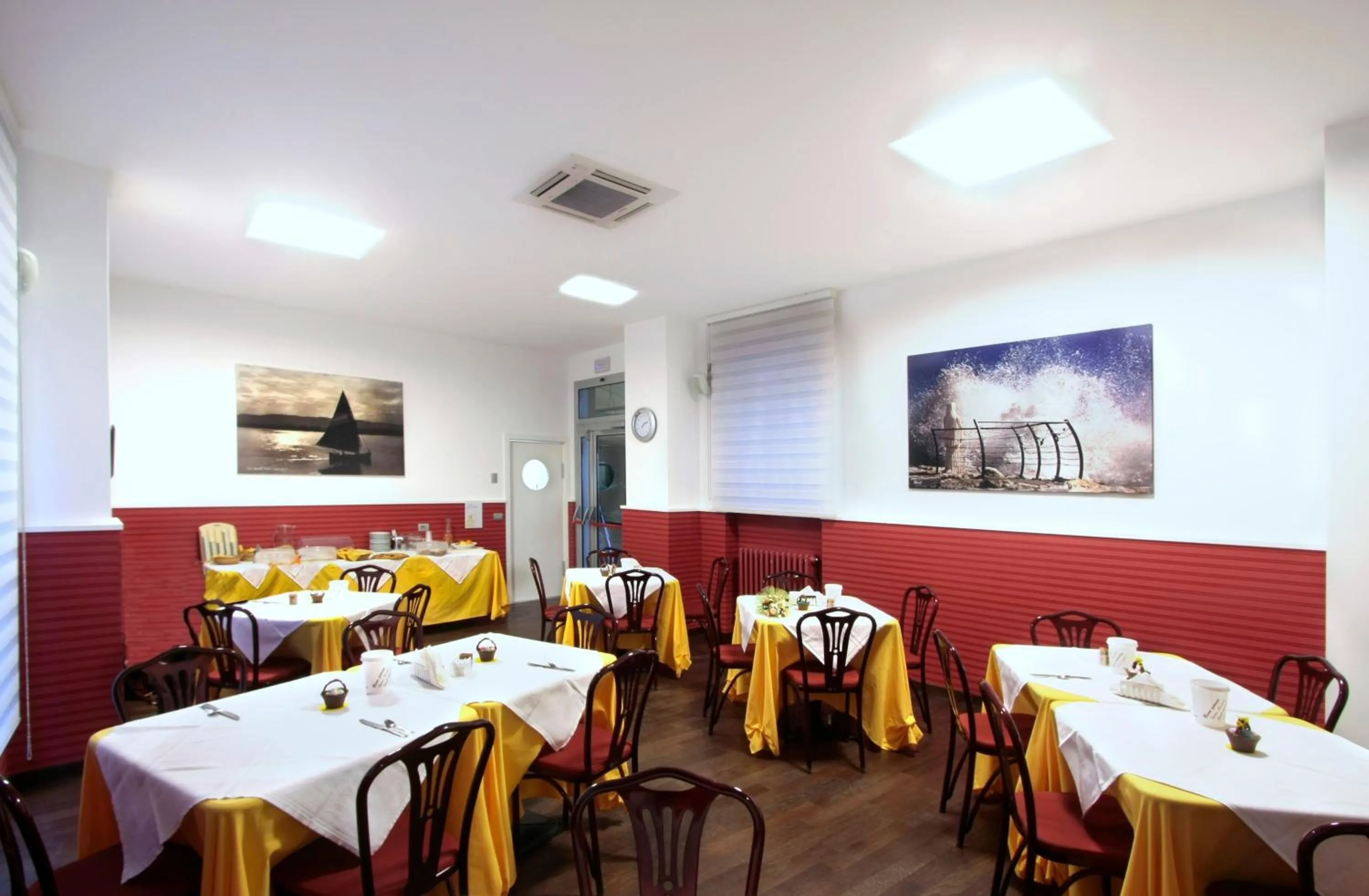 Restaurant/places to eat in Hotel Centrale