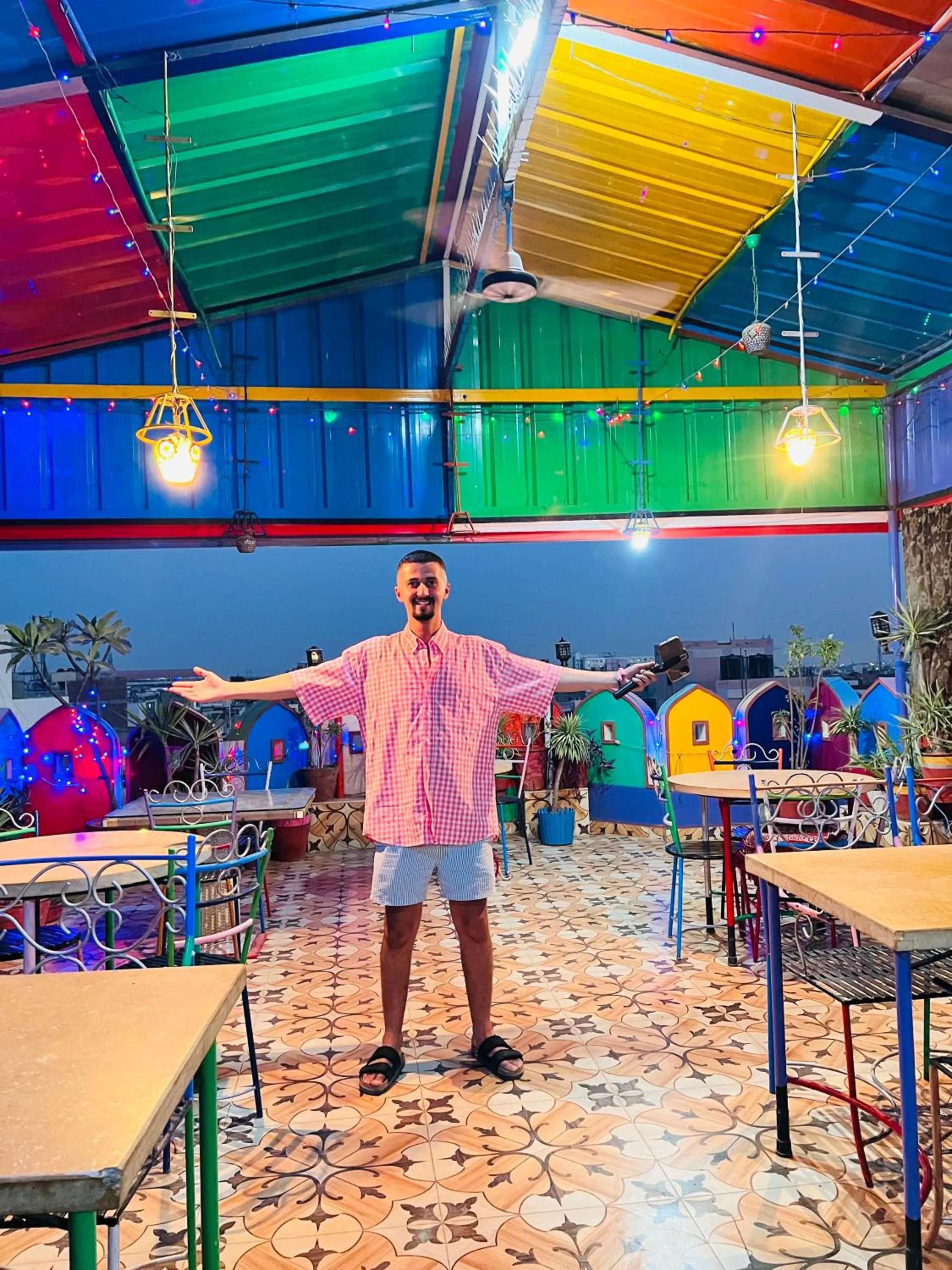 Restaurant/places to eat in Hotel Moon Light Palace