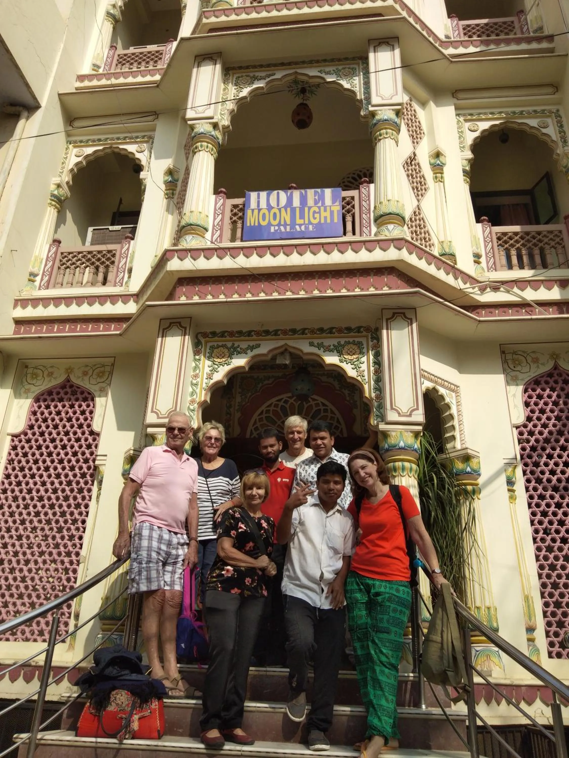 Restaurant/places to eat in Hotel Moon Light Palace