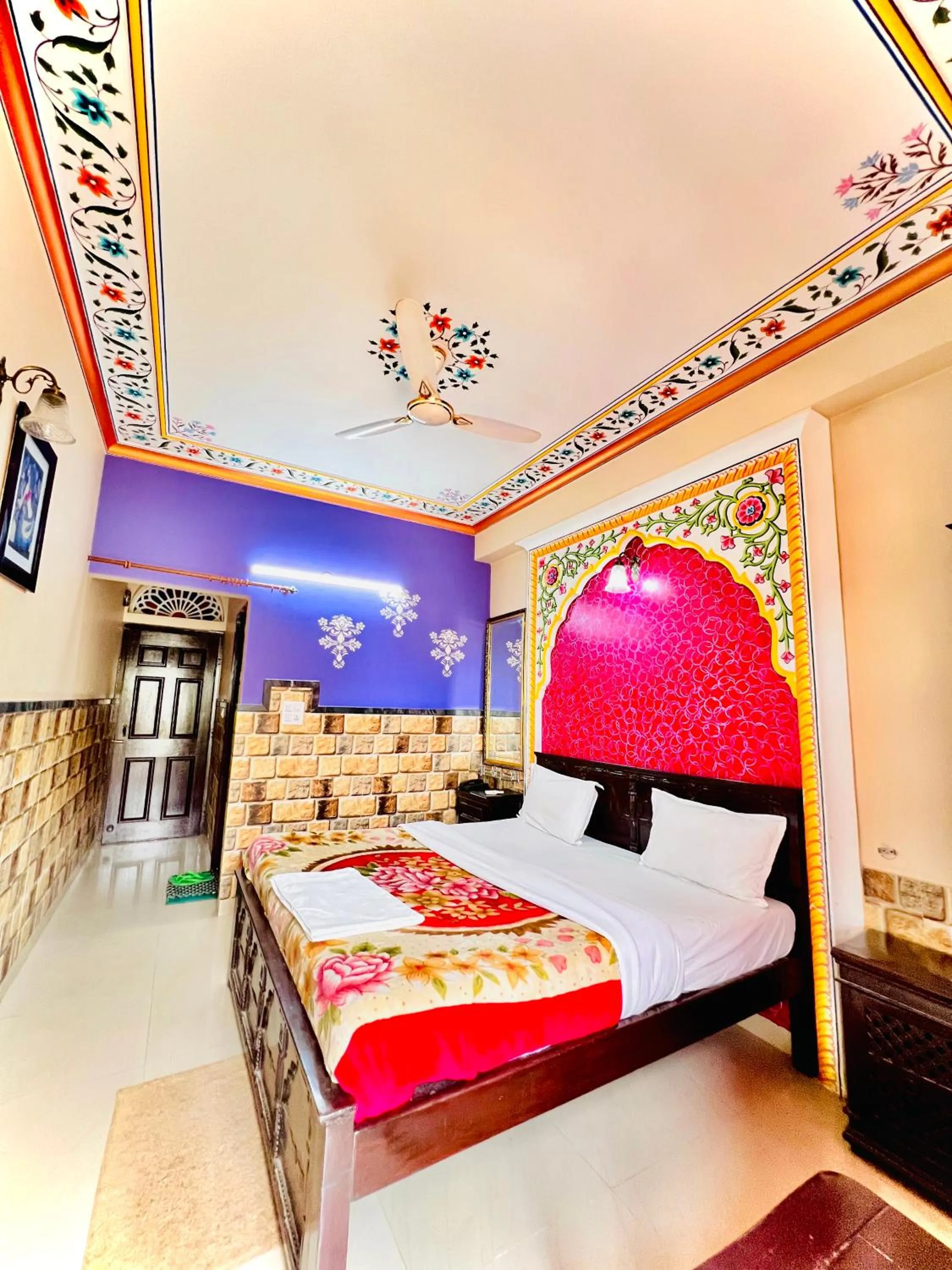 Photo of the whole room, Bed in Hotel Moon Light Palace