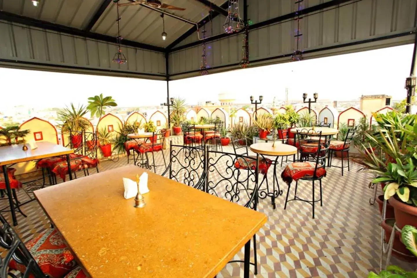 Restaurant/places to eat in Hotel Moon Light Palace Restaurant/places to eat in Hotel Moon Light Palace