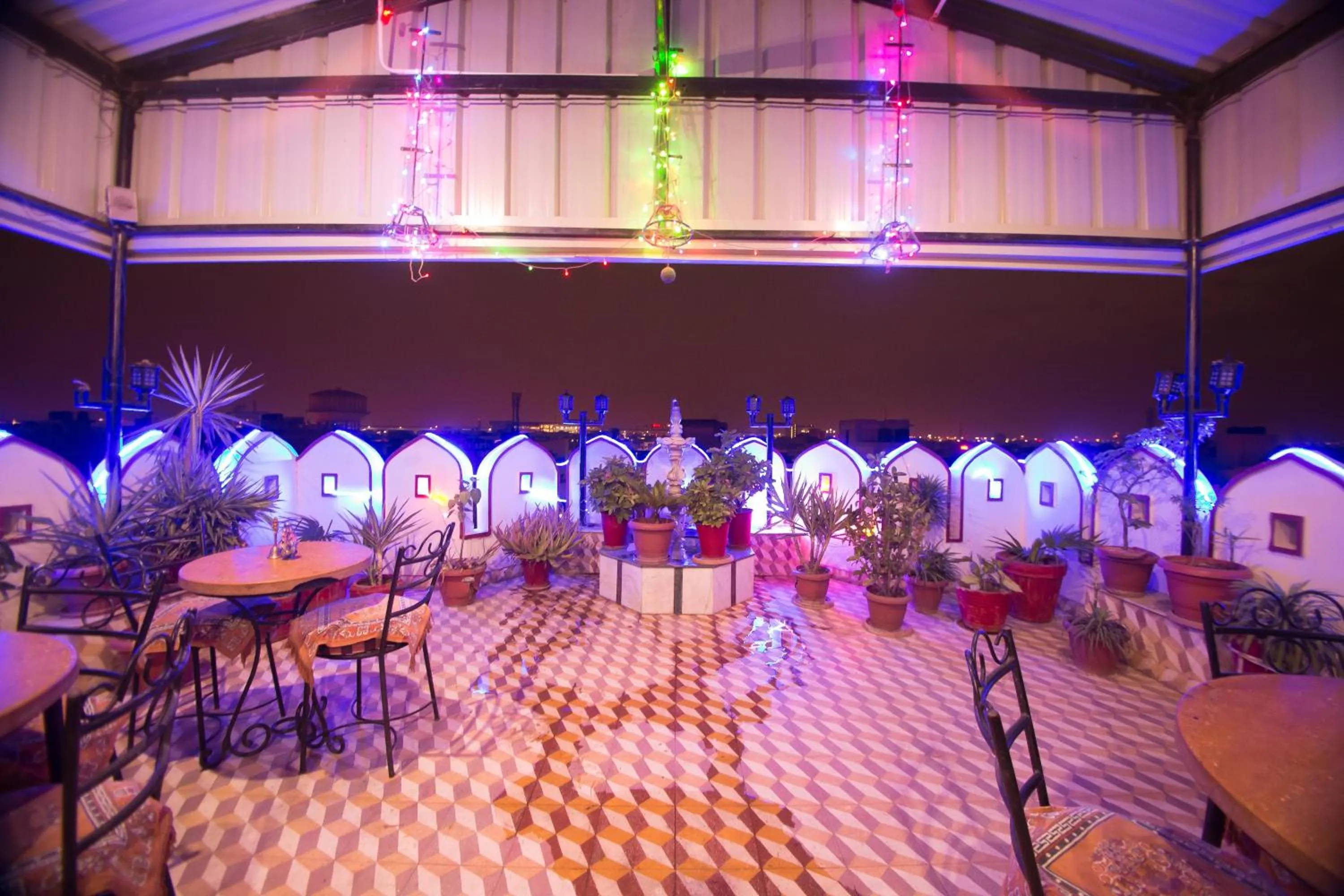 Restaurant/places to eat in Hotel Moon Light Palace