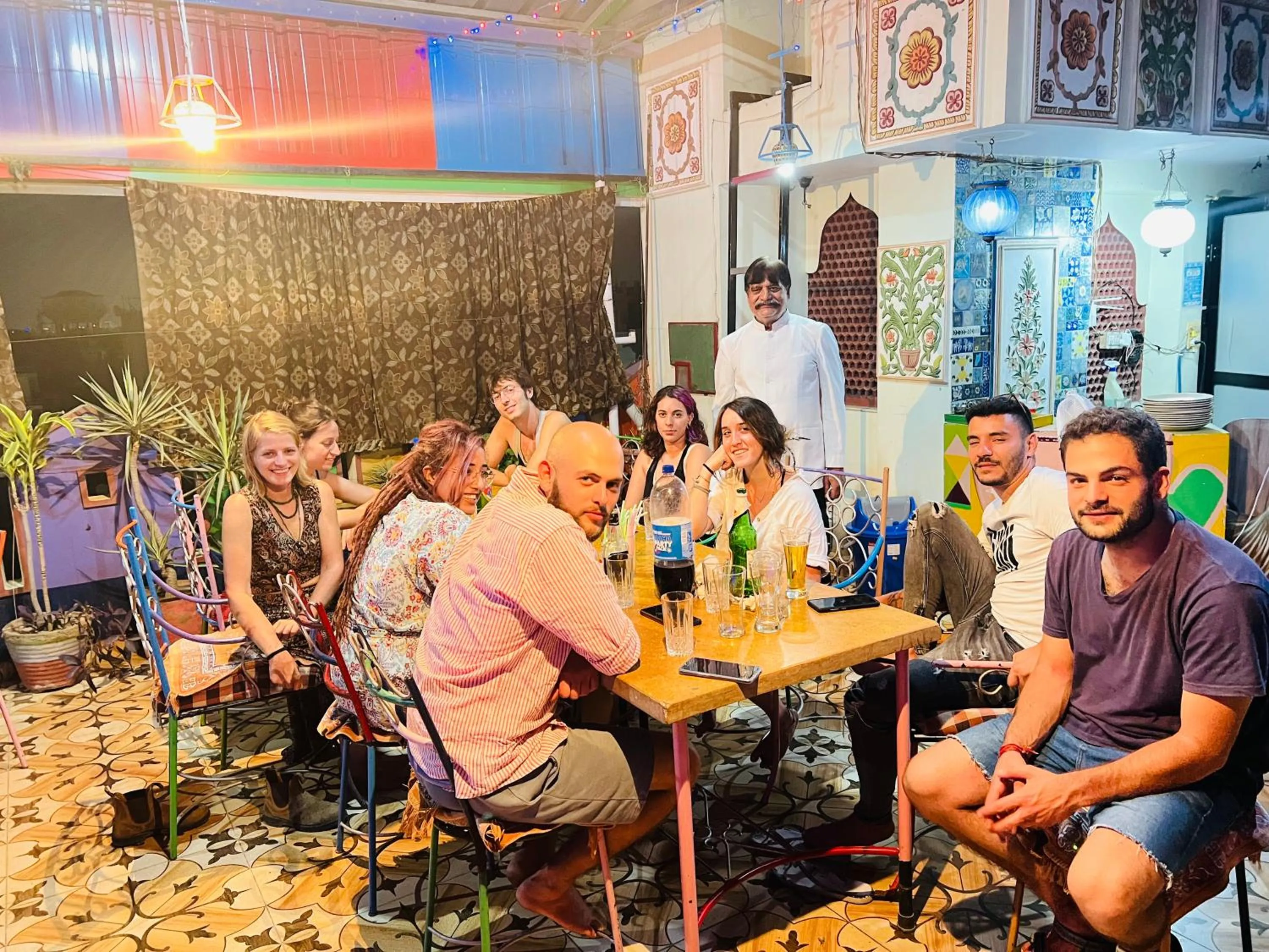 Restaurant/places to eat in Hotel Moon Light Palace