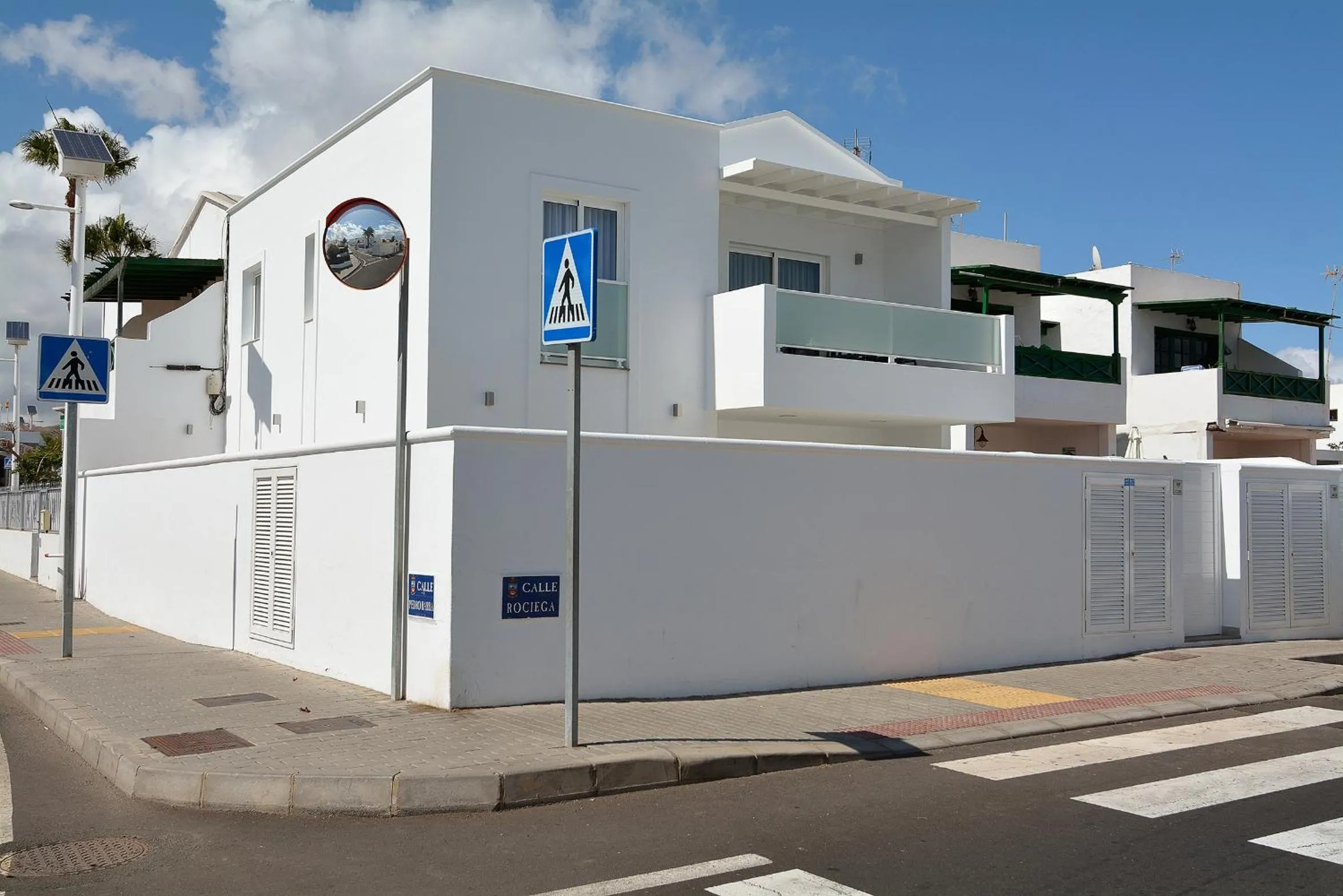 Facade/entrance in Rociega B