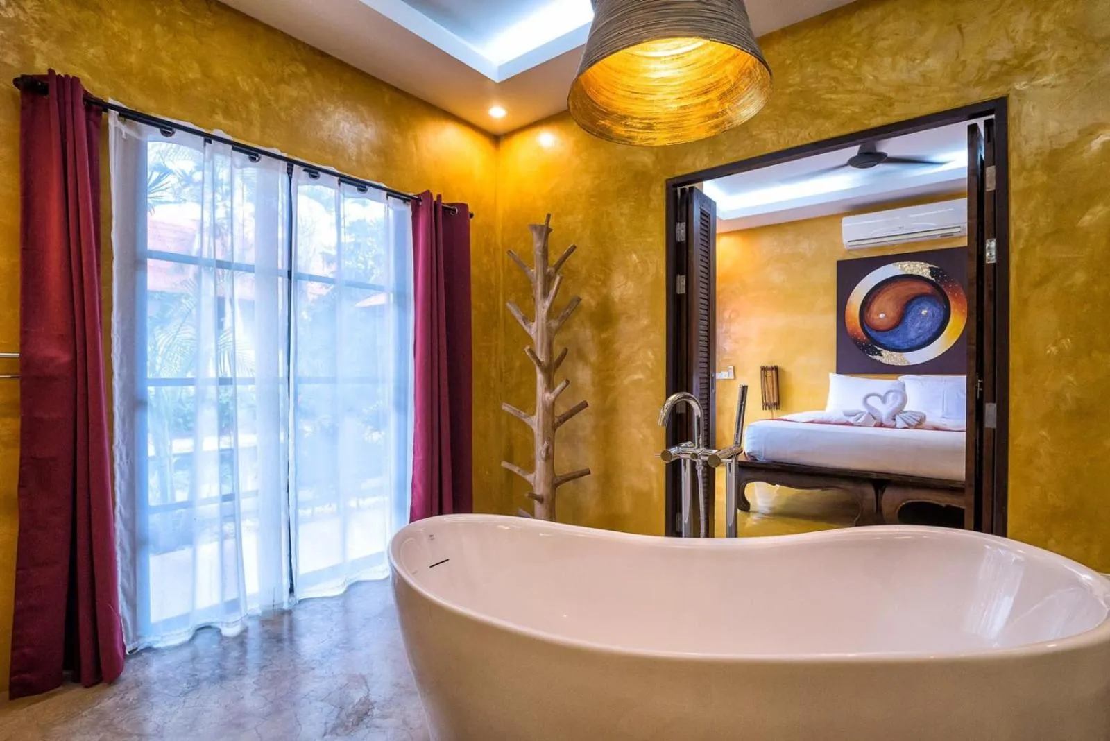 Hot Tub, Bed in Pa Prai Villas and Suites Resort