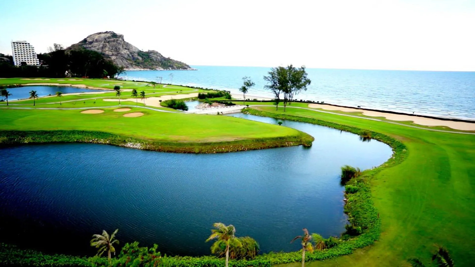 Golfcourse in Pa Prai Villas and Suites Resort
