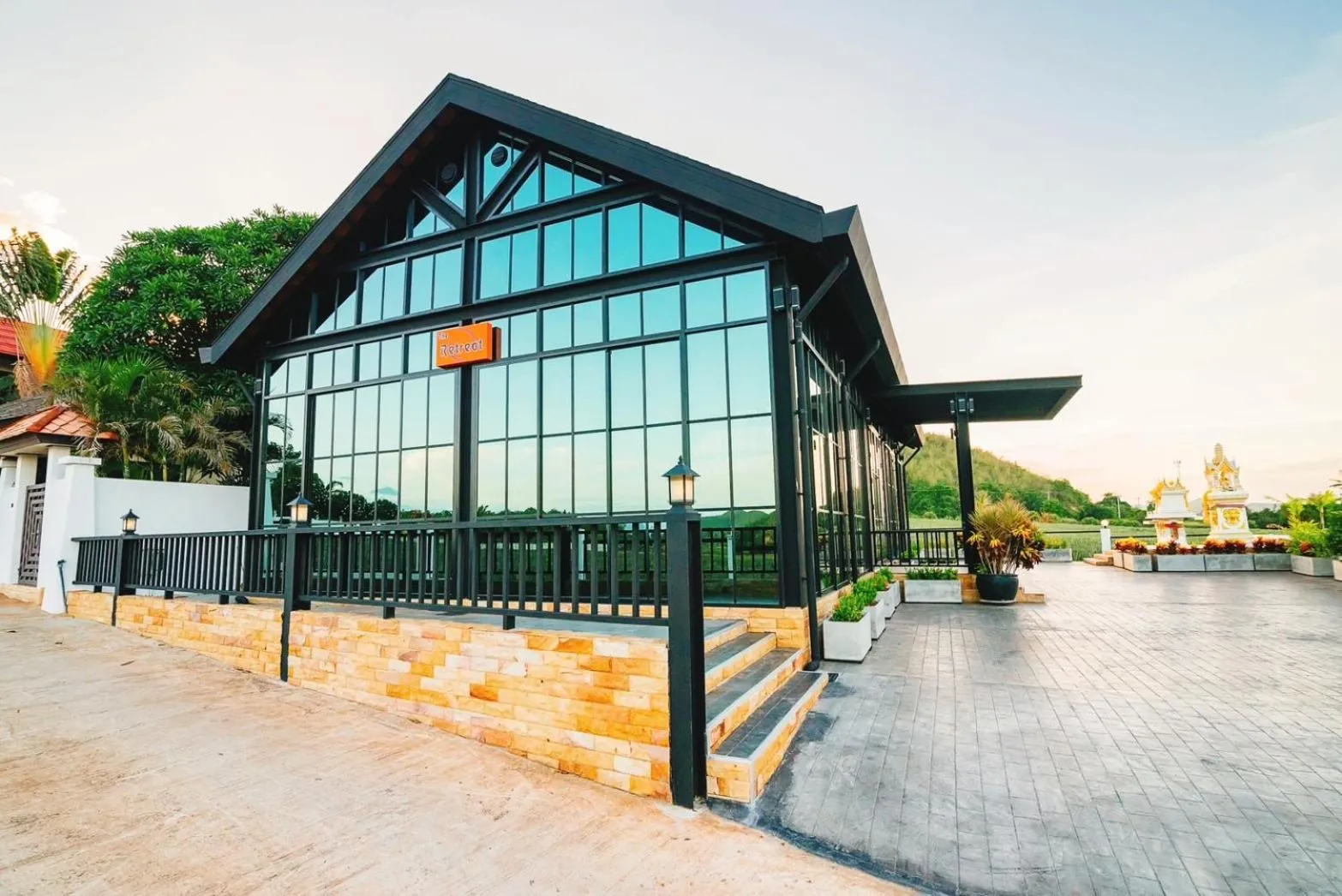 Property building in Pa Prai Villas and Suites Resort