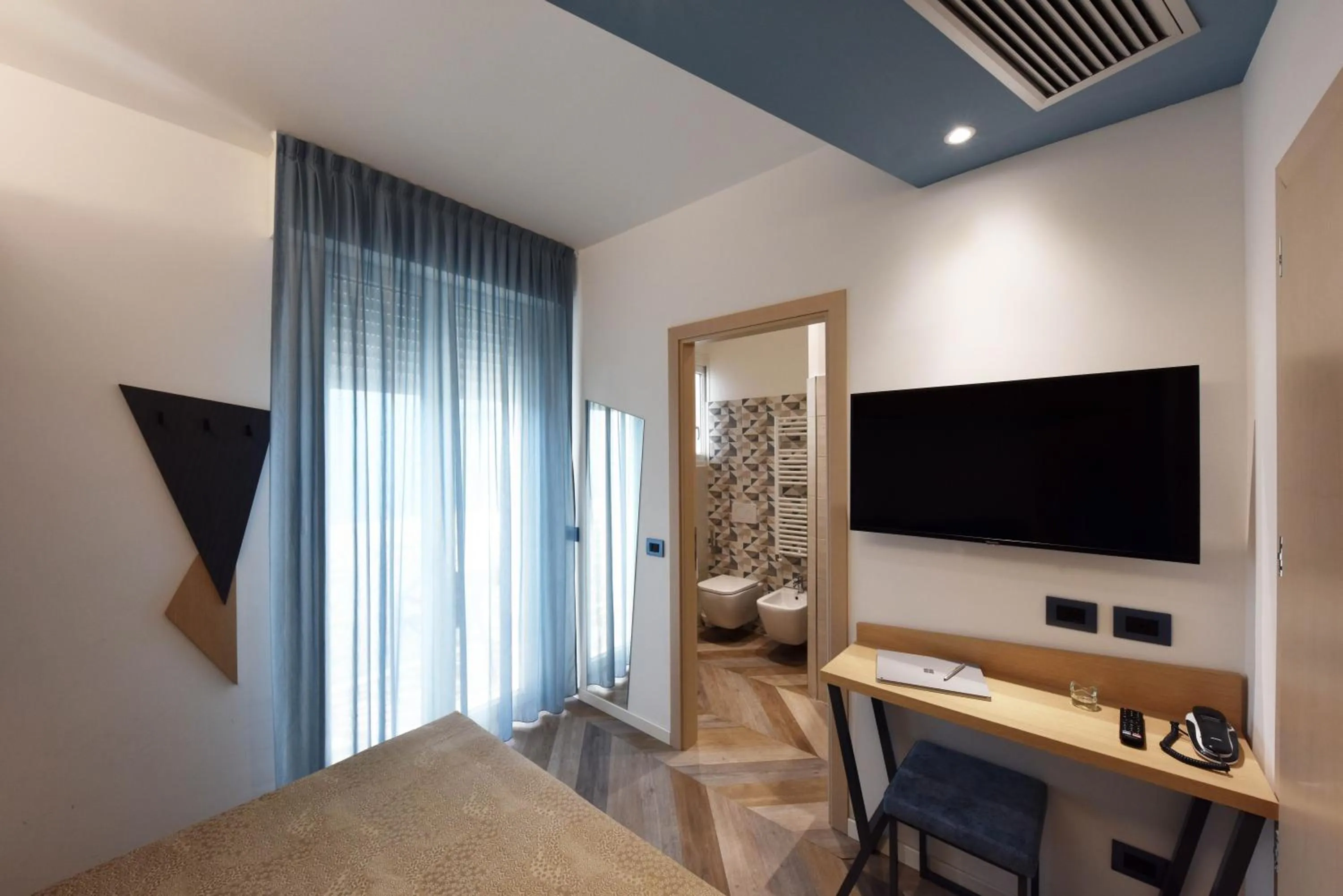 TV and multimedia, Bed in Color Hotel Rimini