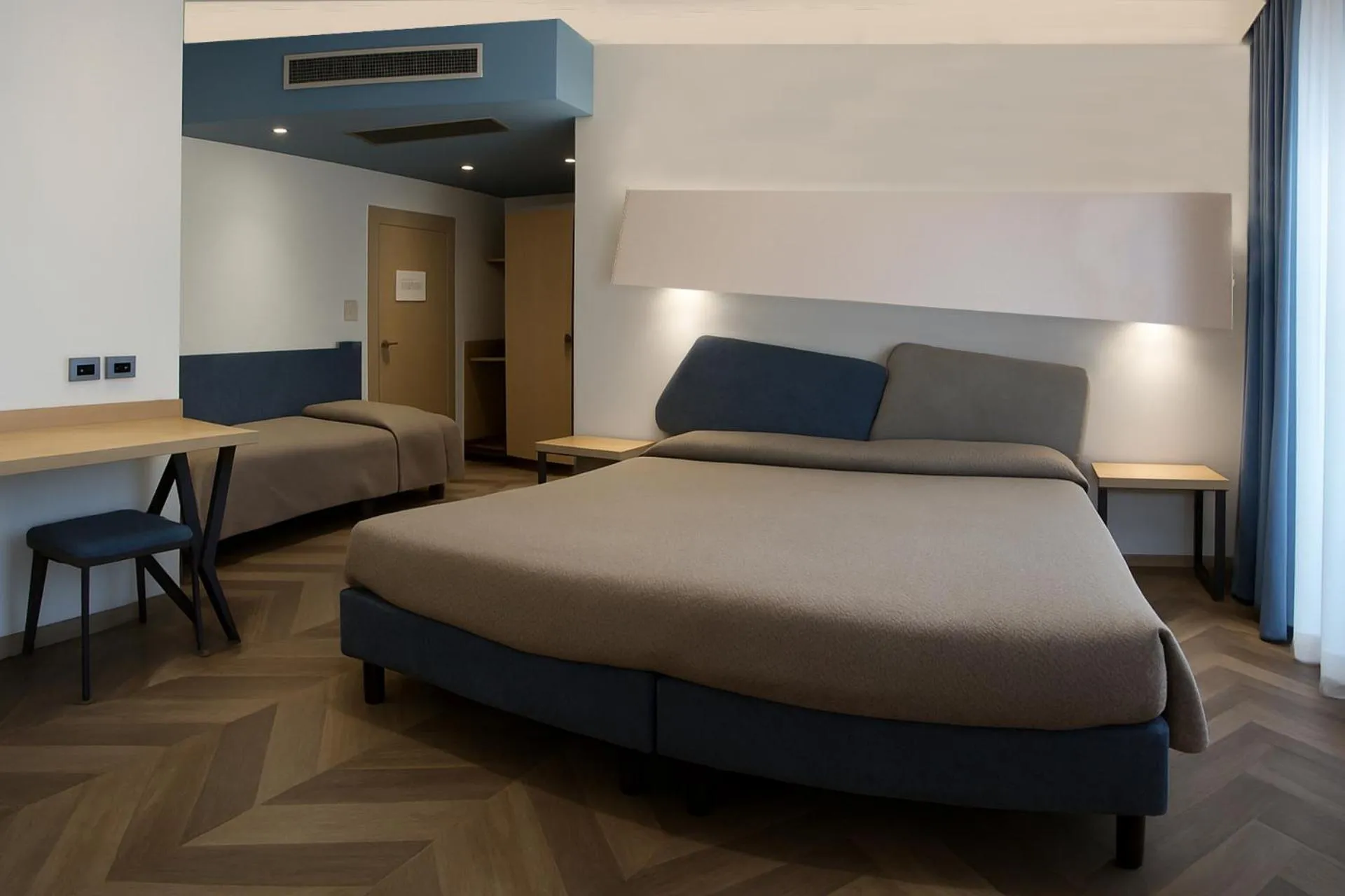 Bedroom, Bed in Color Hotel Rimini