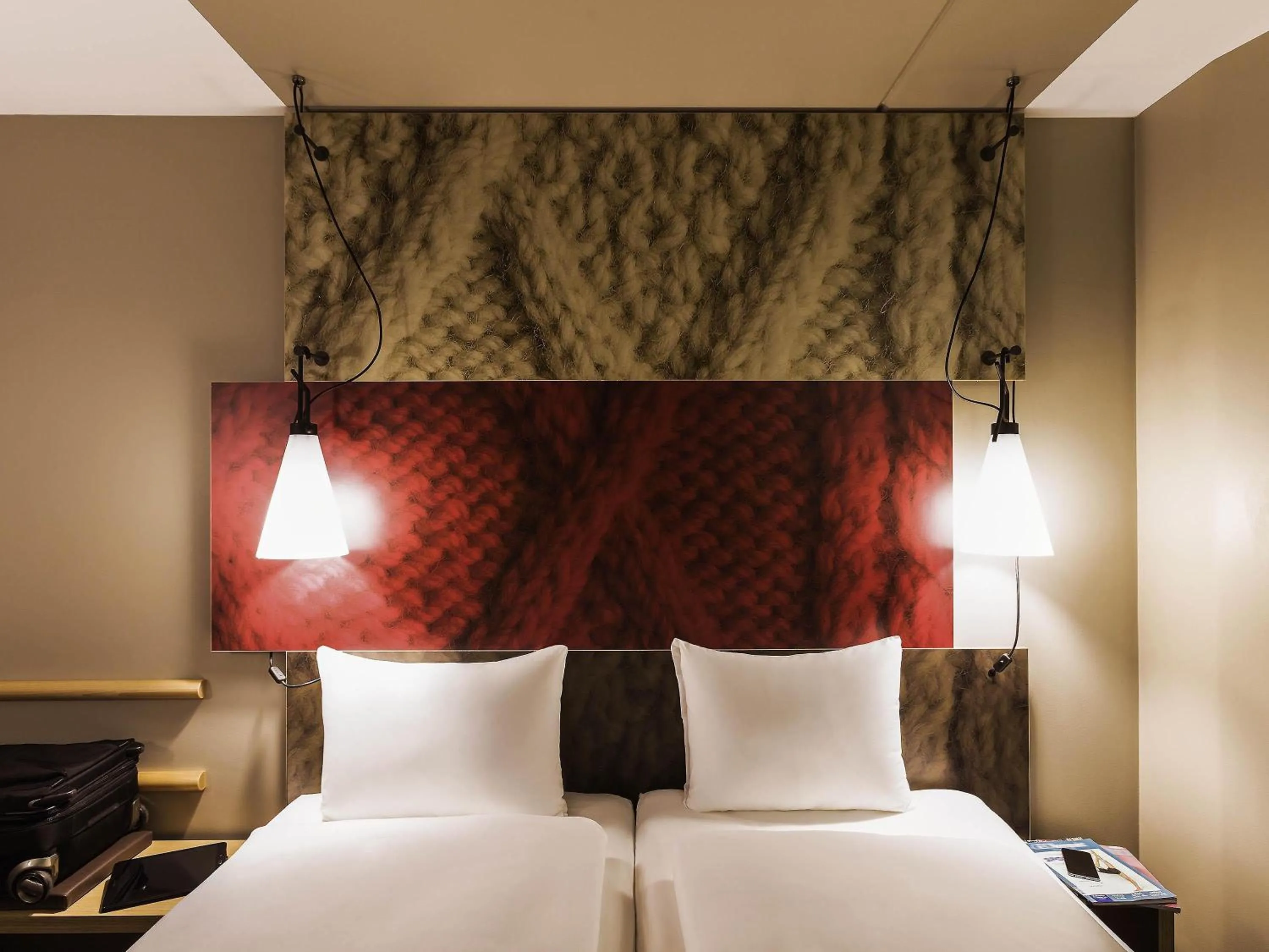 Bedroom, Bed in ibis Portsmouth