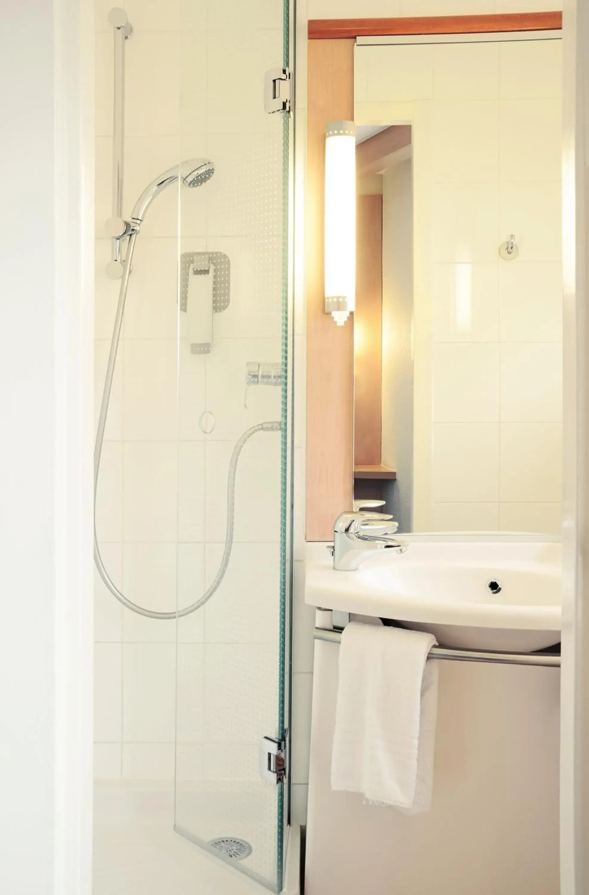 Property building in ibis Portsmouth Property building in ibis Portsmouth