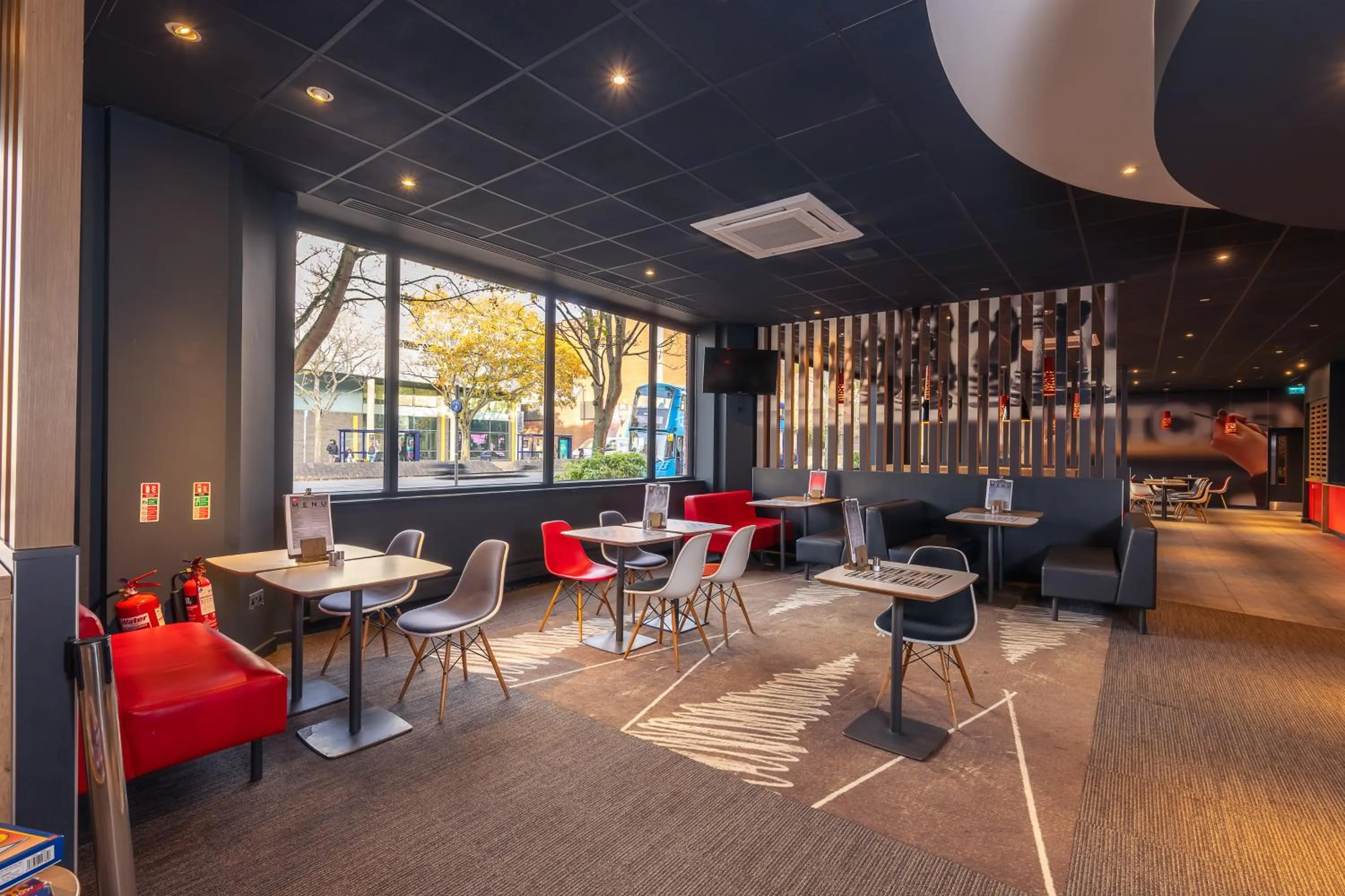 Restaurant/places to eat in ibis Portsmouth