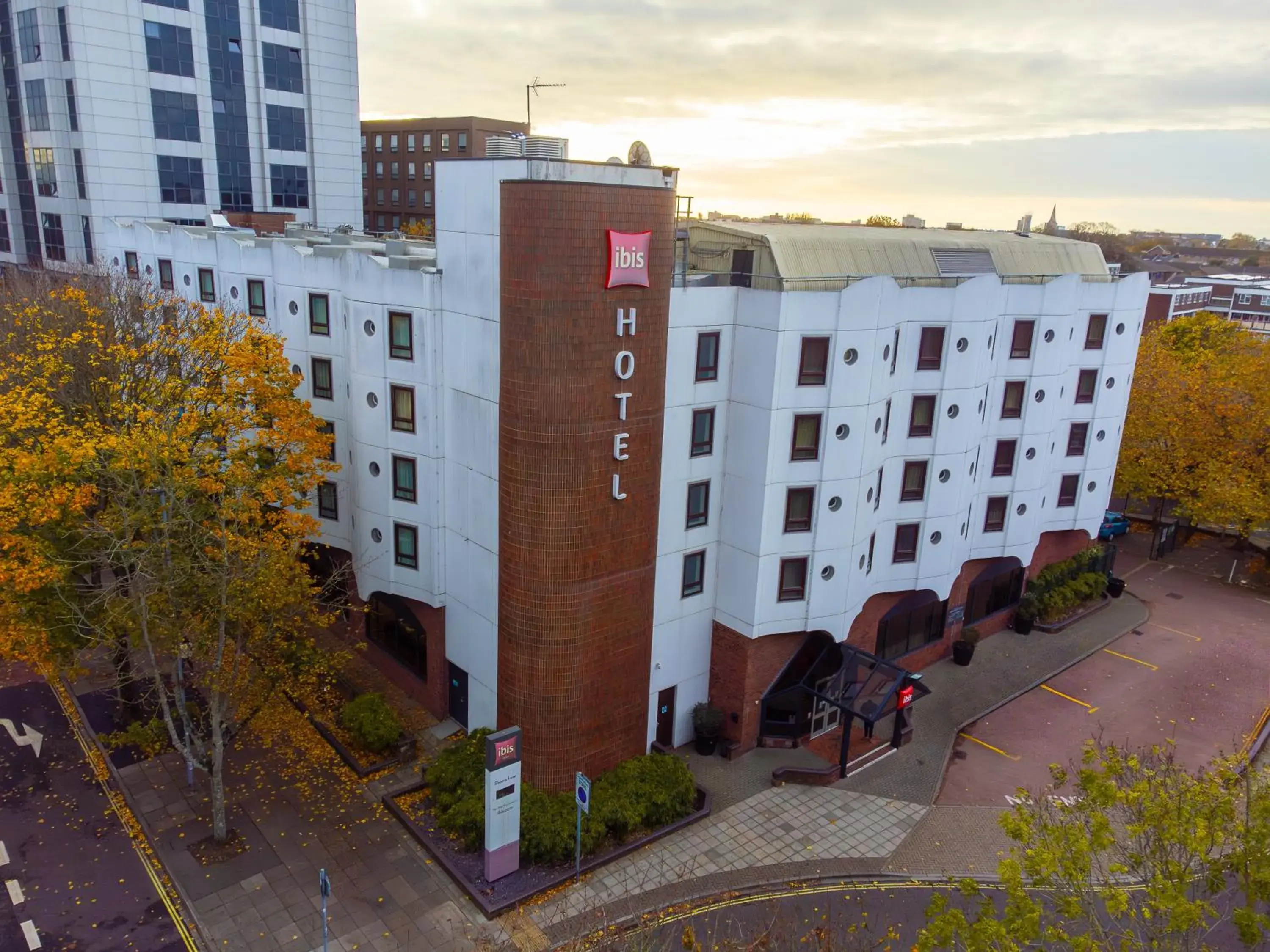 Property building in ibis Portsmouth Property building in ibis Portsmouth