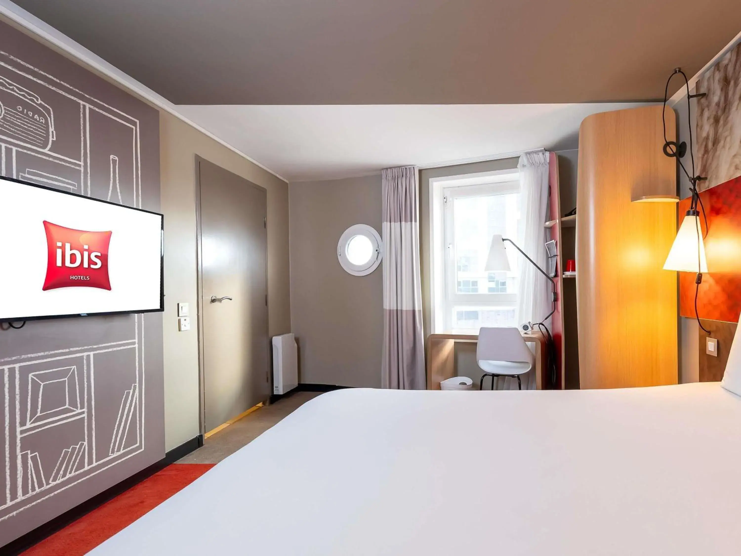 Bedroom, Bed in ibis Portsmouth Bedroom, Bed in ibis Portsmouth