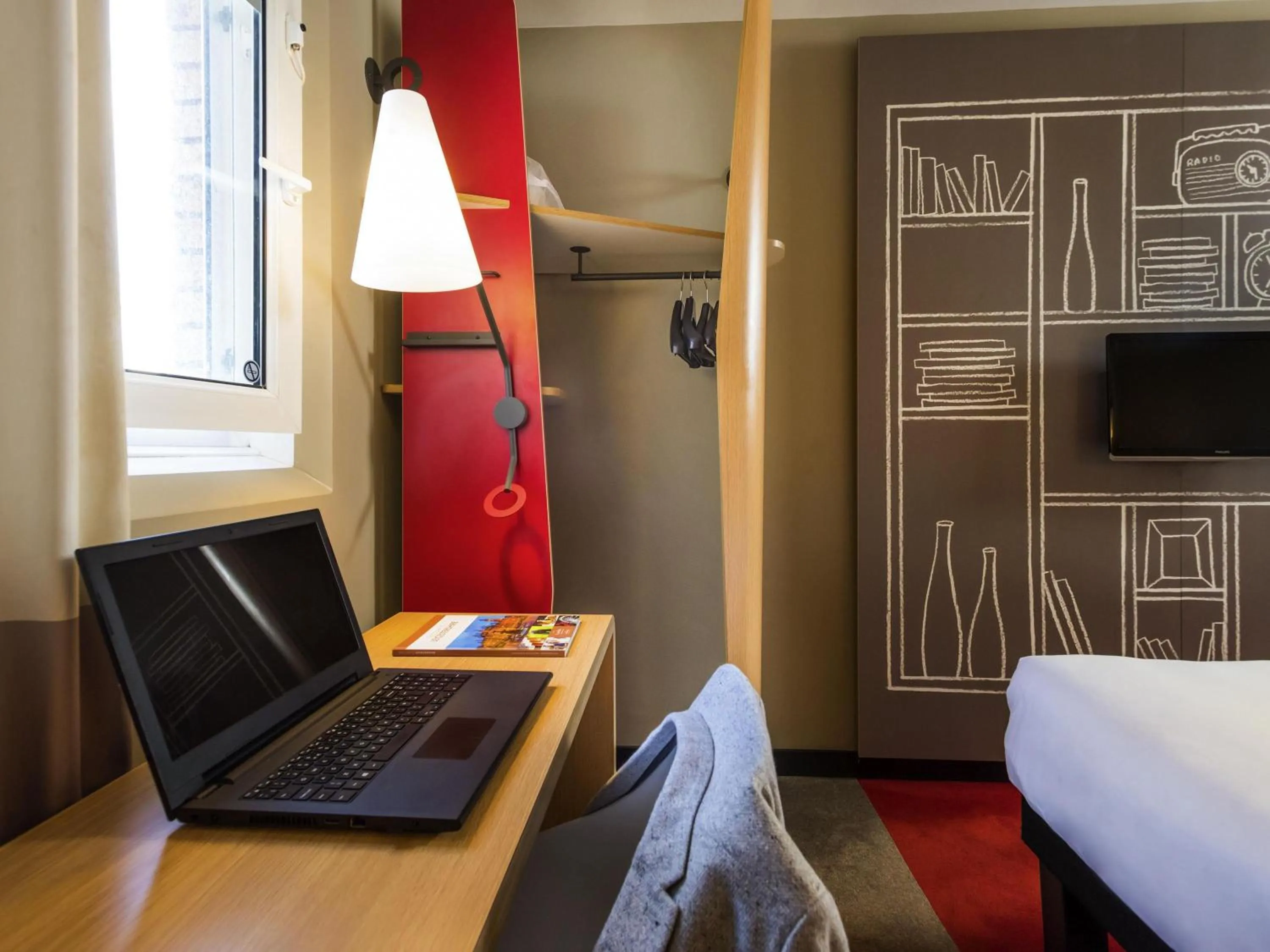 Bedroom, Bed in ibis Portsmouth