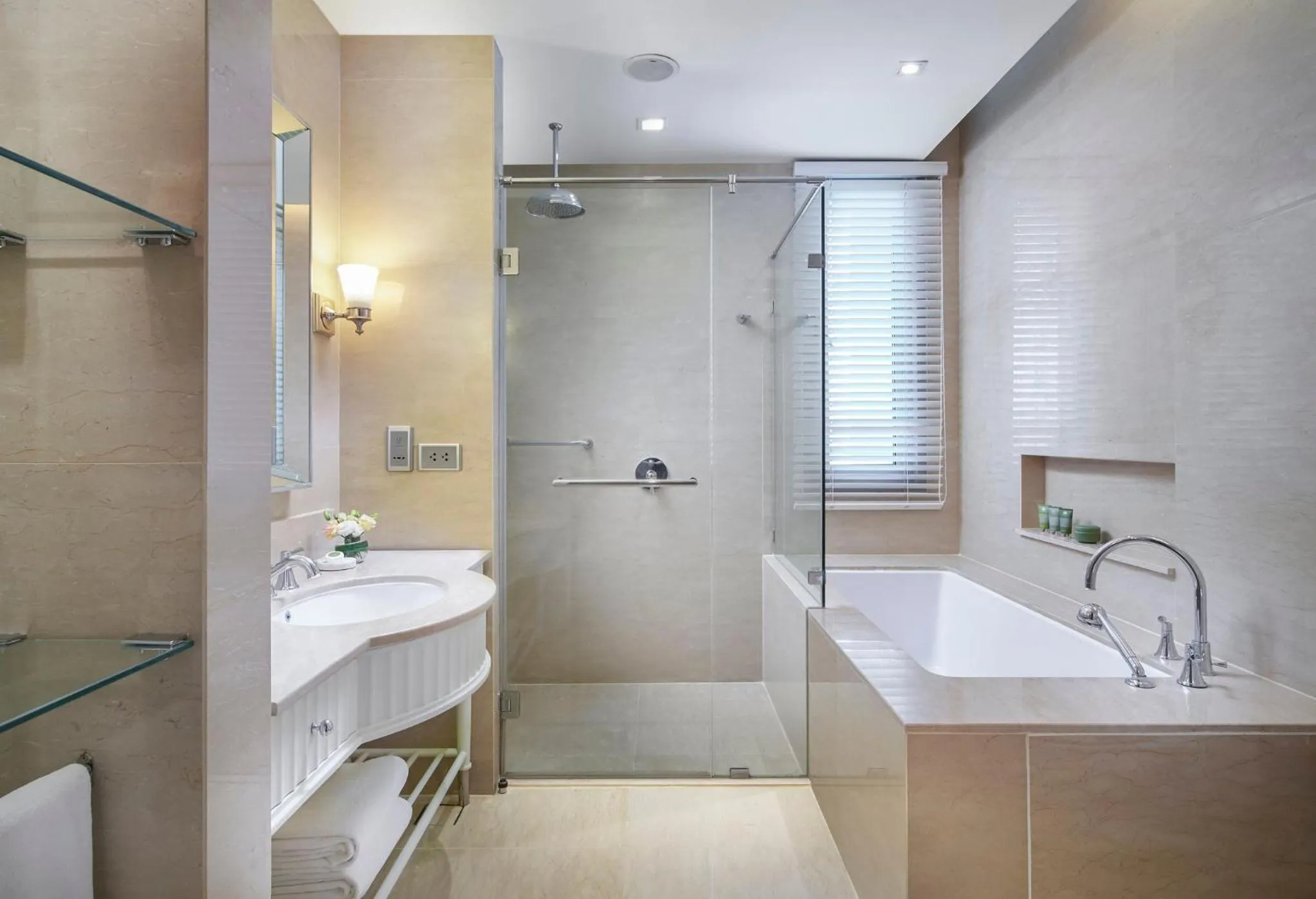 Photo of the whole room in Oriental Residence Bangkok