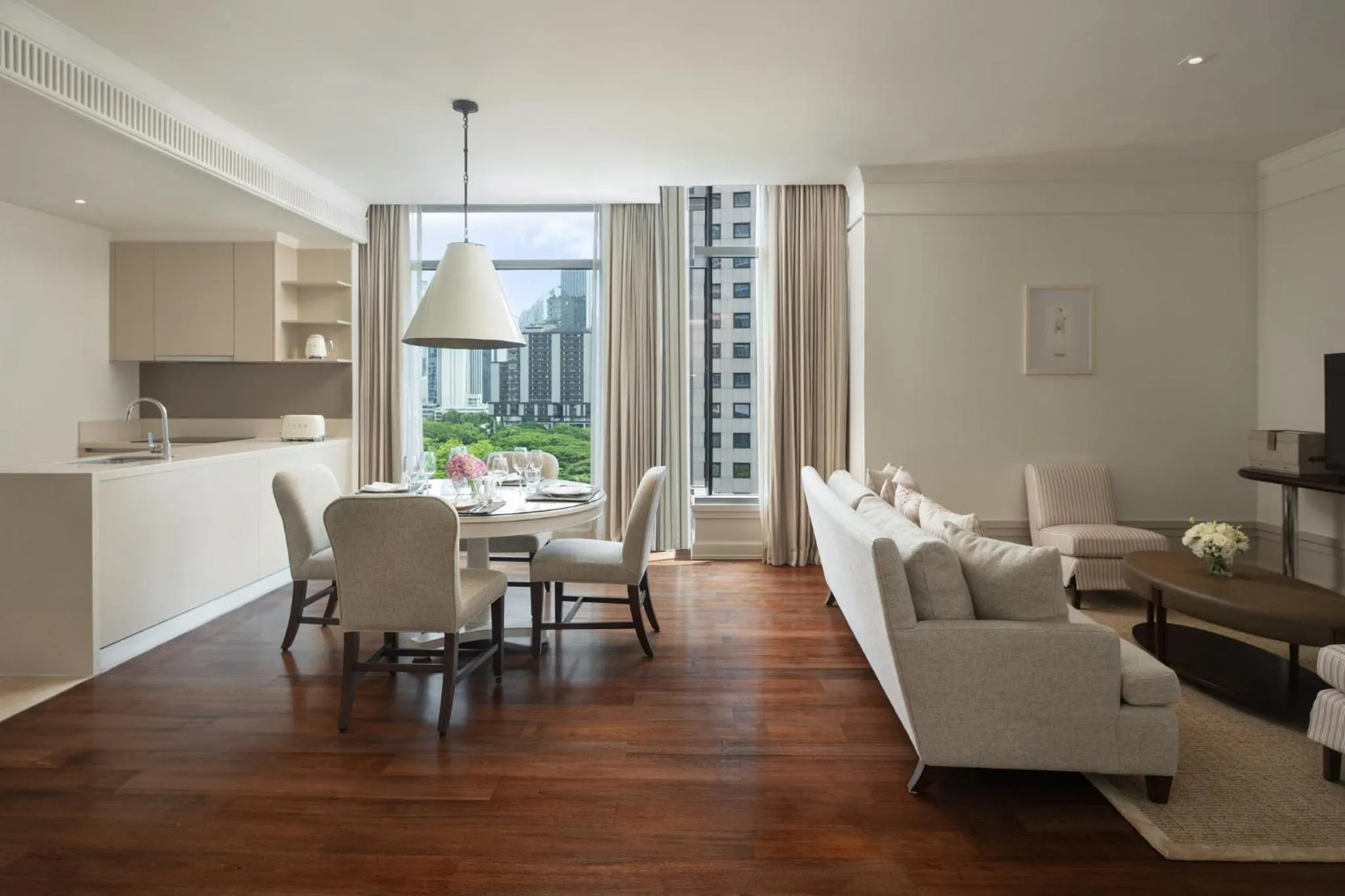 Photo of the whole room in Oriental Residence Bangkok